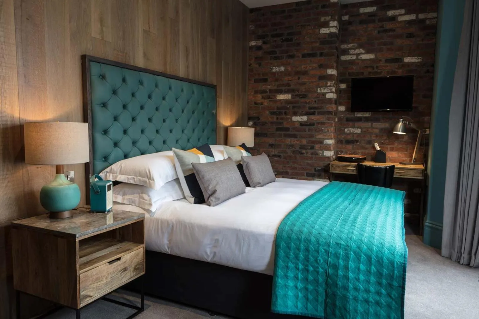 Photo of the whole room, Bed in The Driftwood Bexhill