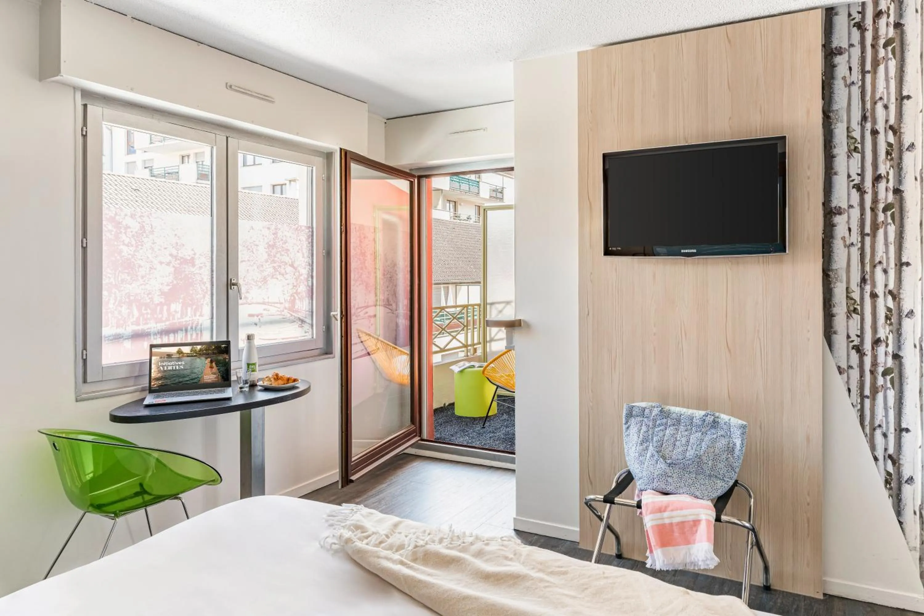 Photo of the whole room, Bed in ibis Styles Annecy Centre Gare