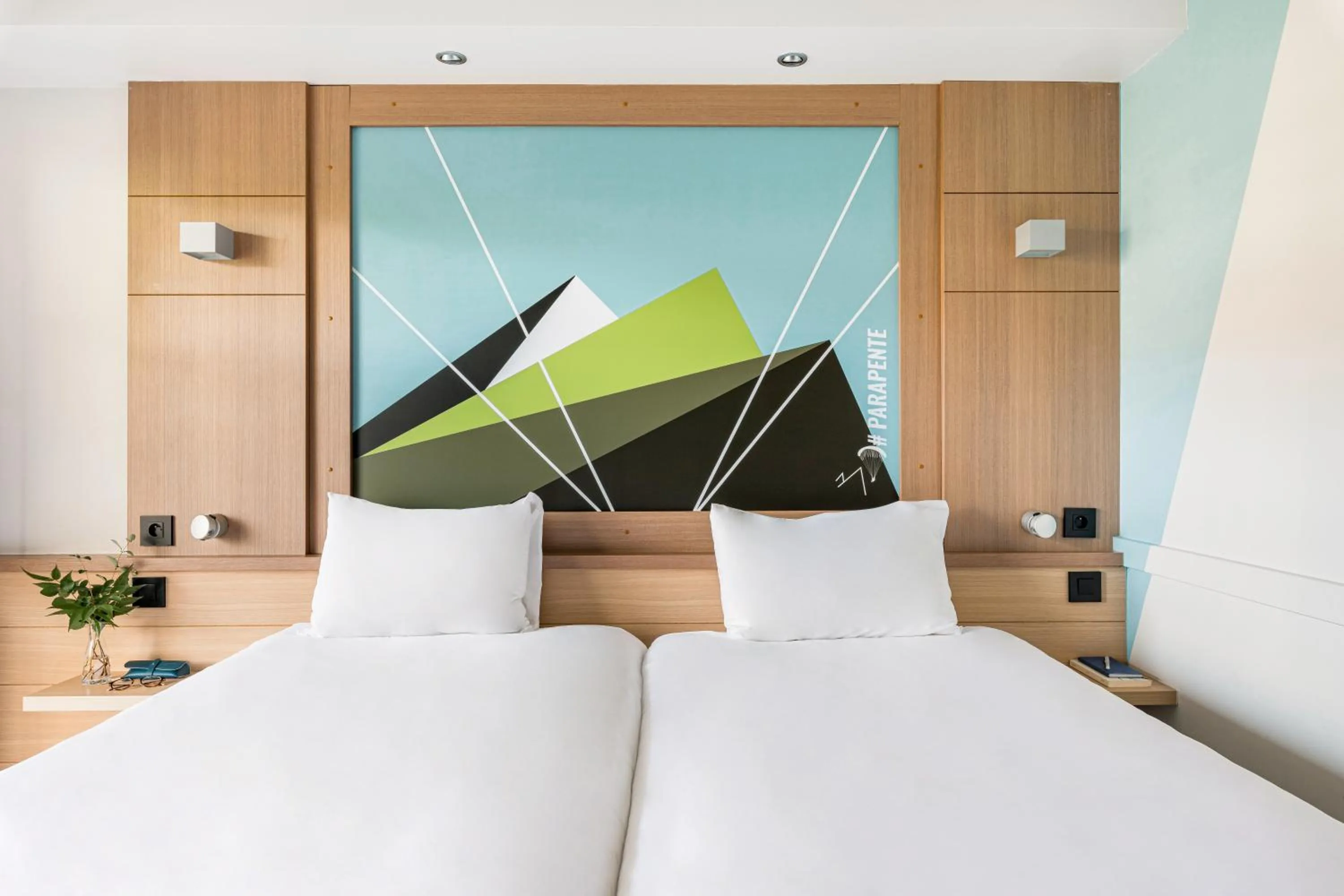 Bedroom, Bed in ibis Styles Annecy Centre Gare