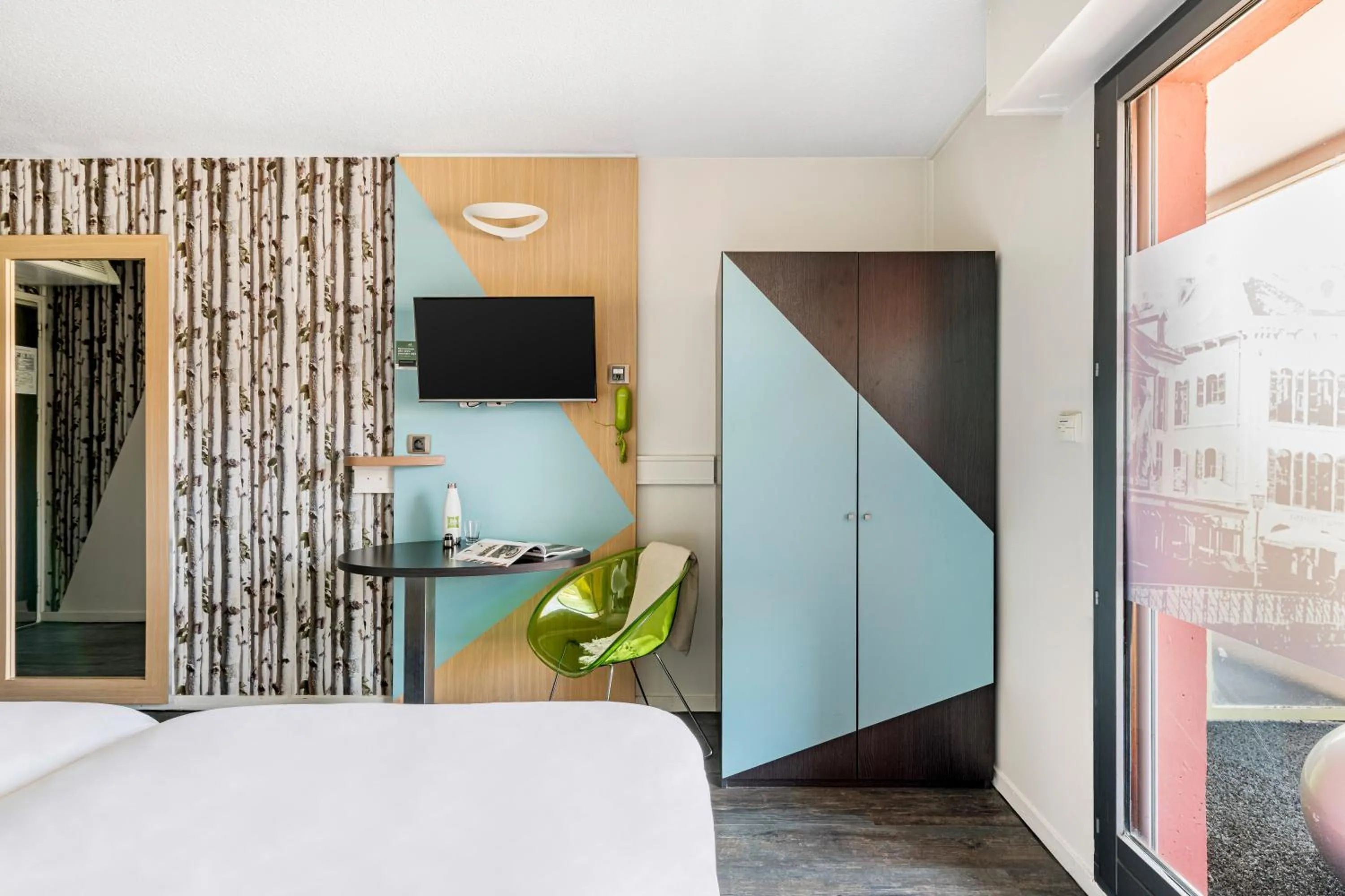 Photo of the whole room, Bed in ibis Styles Annecy Centre Gare