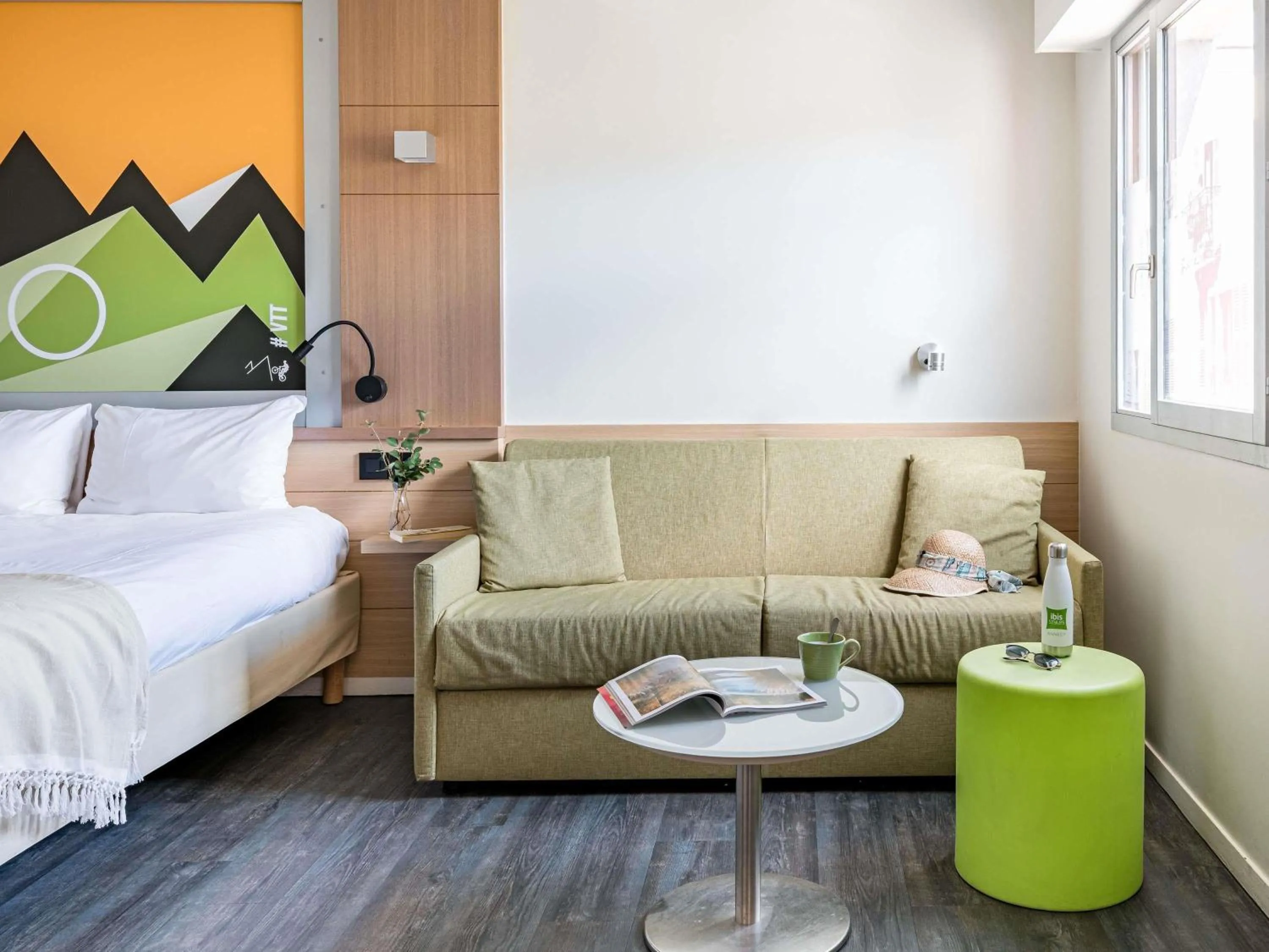 Bedroom, Bed in ibis Styles Annecy Centre Gare