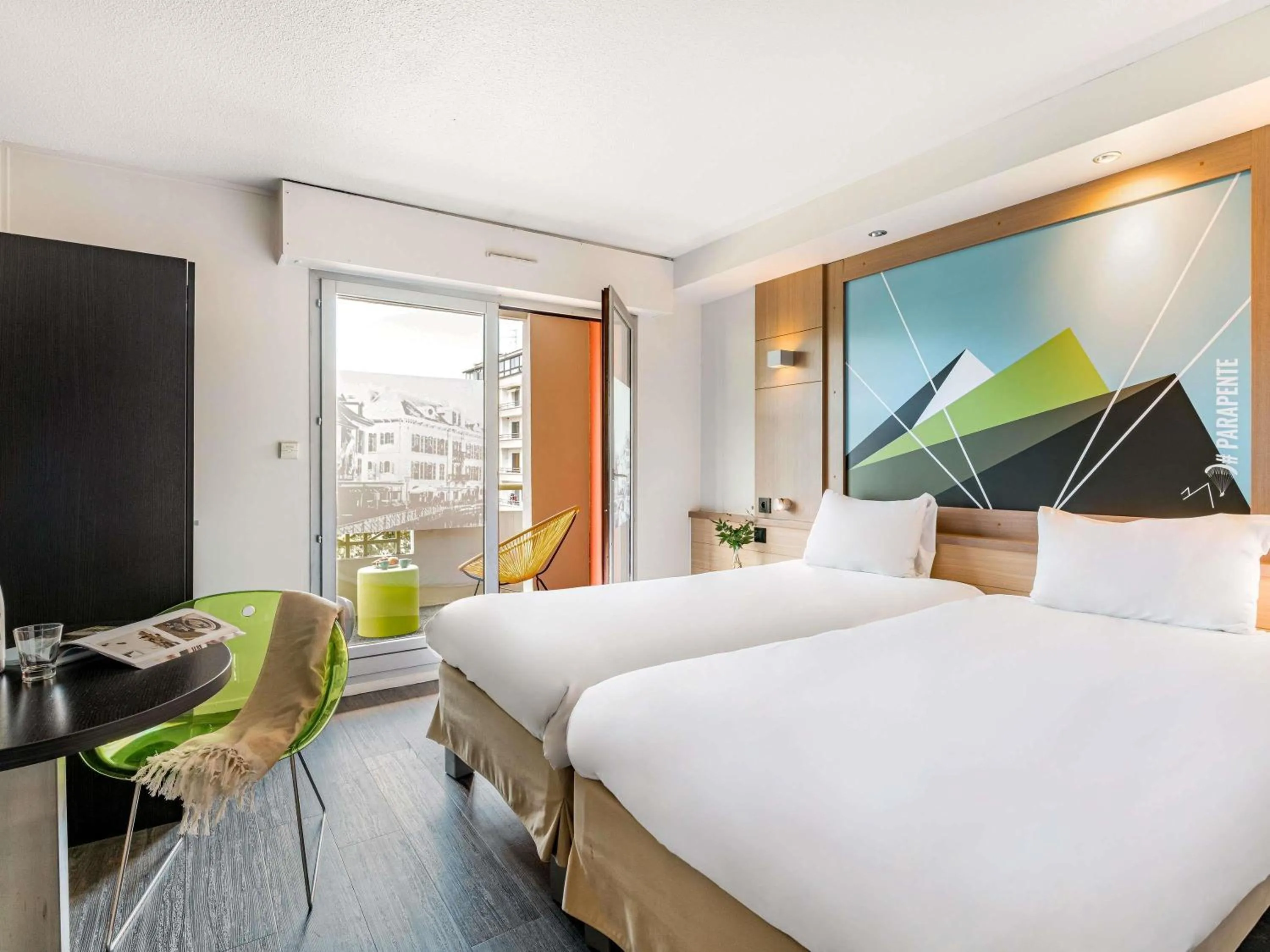 Bedroom, Bed in ibis Styles Annecy Centre Gare