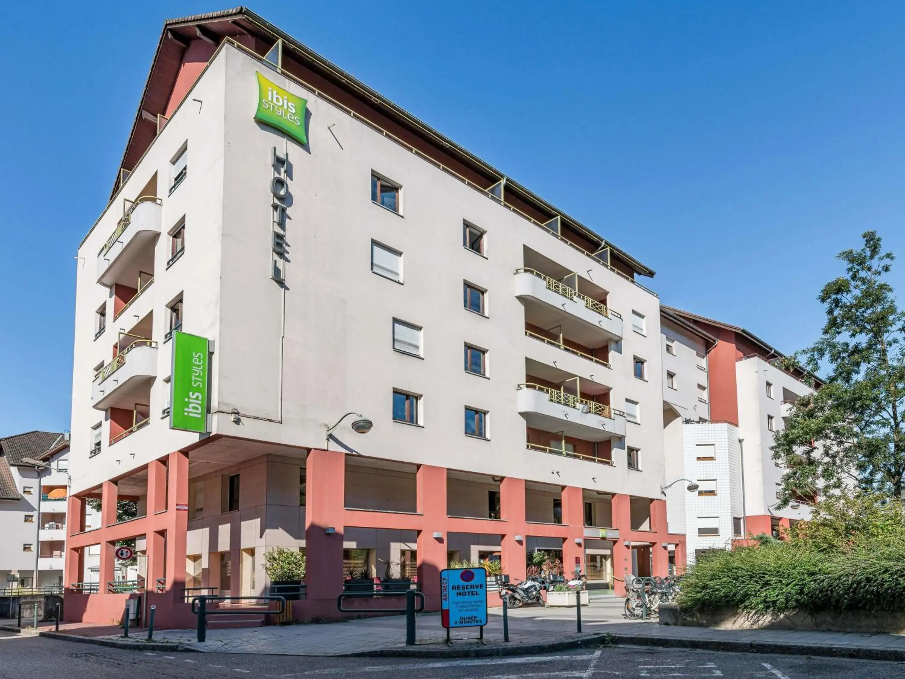 Property building in ibis Styles Annecy Centre Gare Property building in ibis Styles Annecy Centre Gare