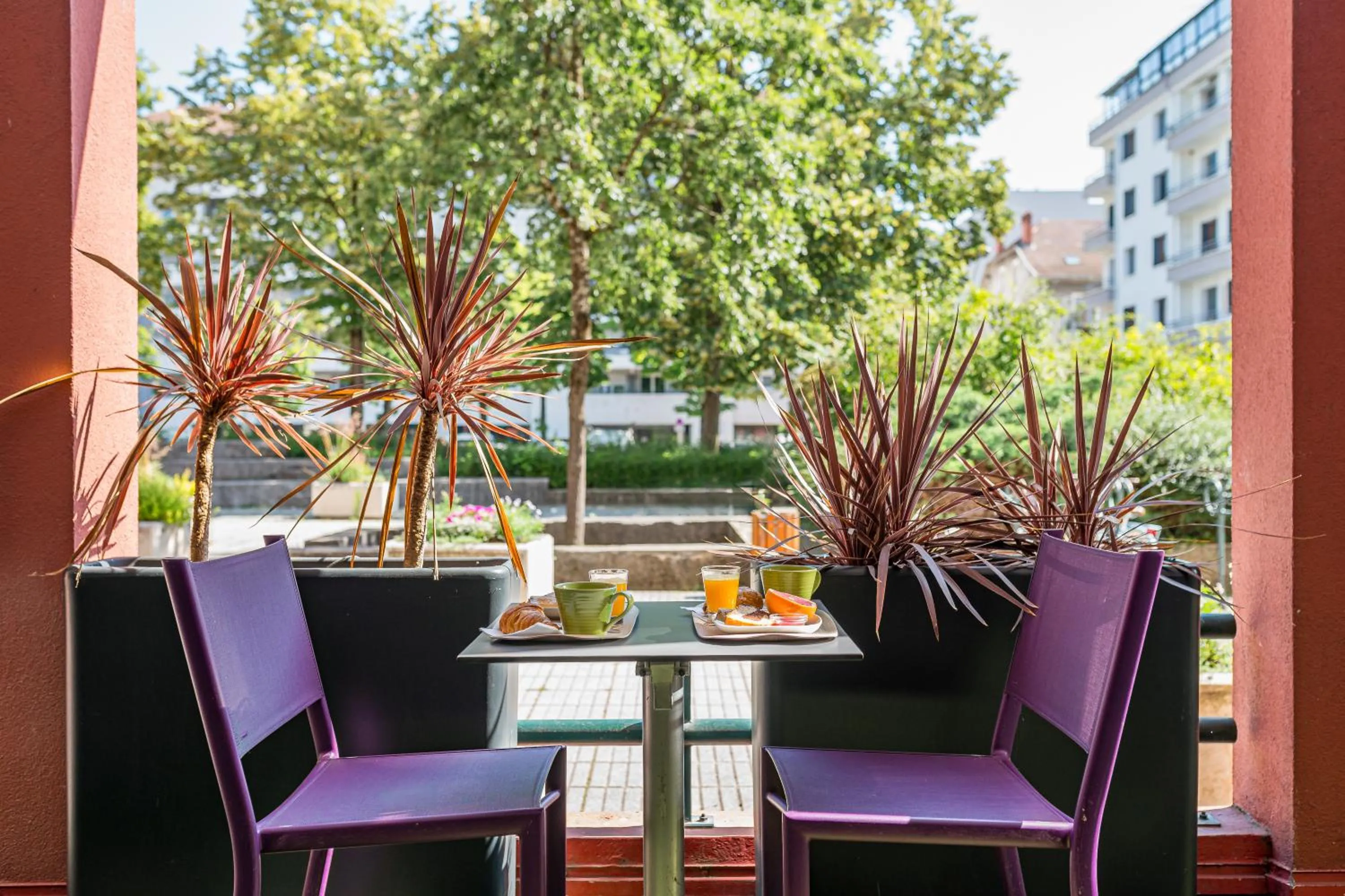 Patio in ibis Styles Annecy Centre Gare