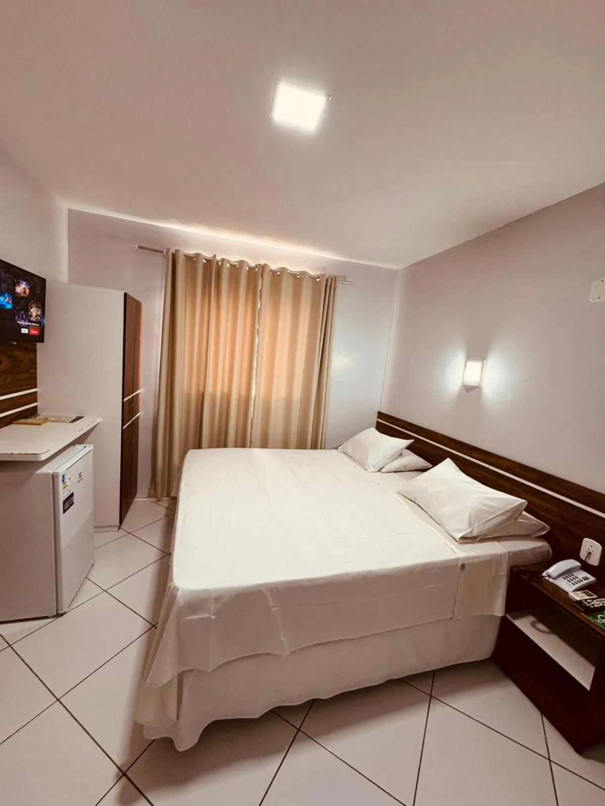 Bed in Schalom Hotel