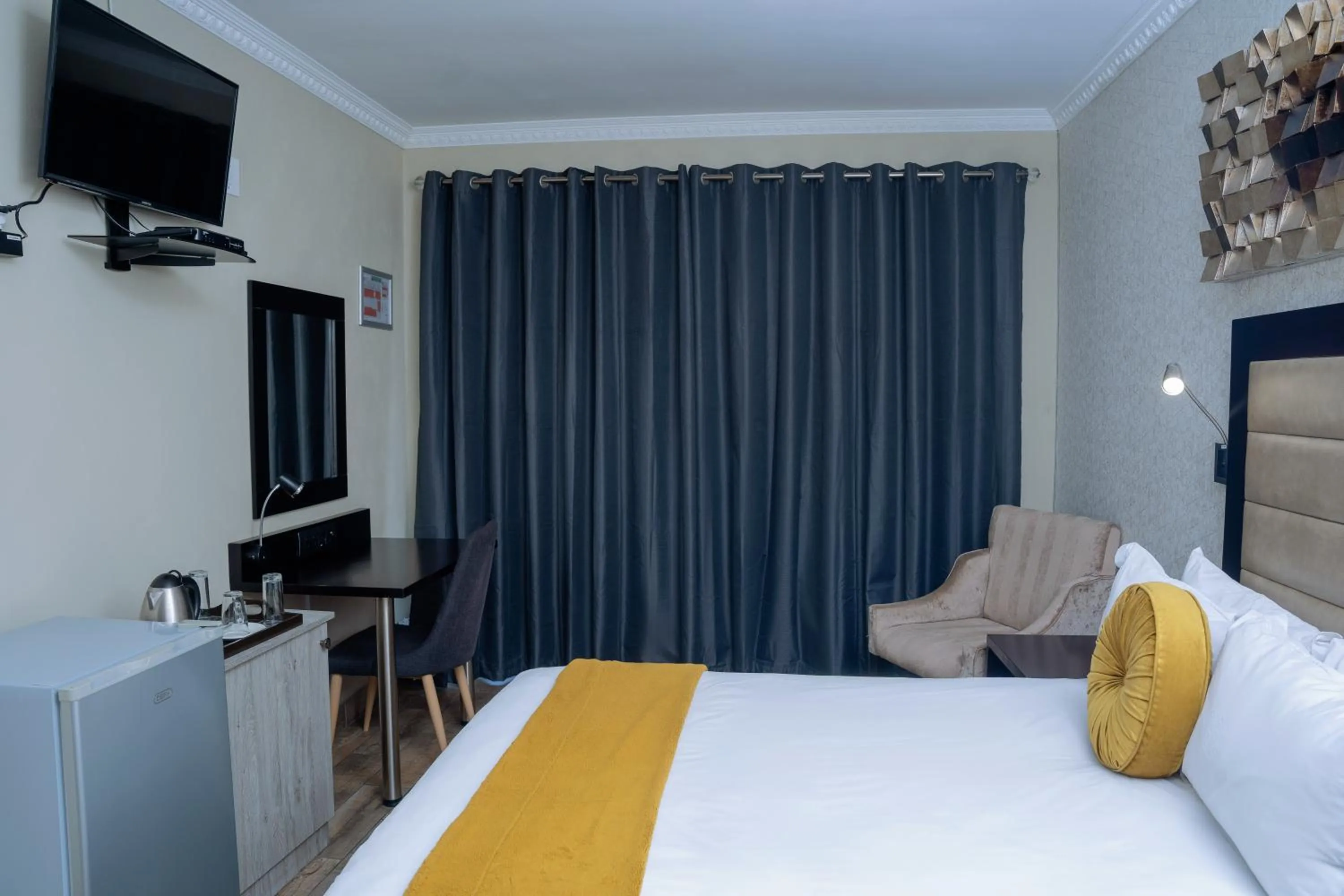 Bedroom in Q's Boutique Stay