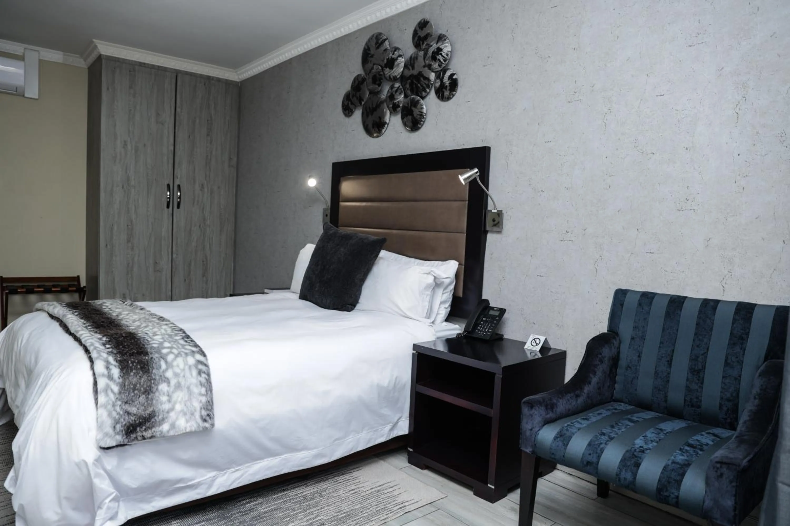 Bed in Q's Boutique Stay