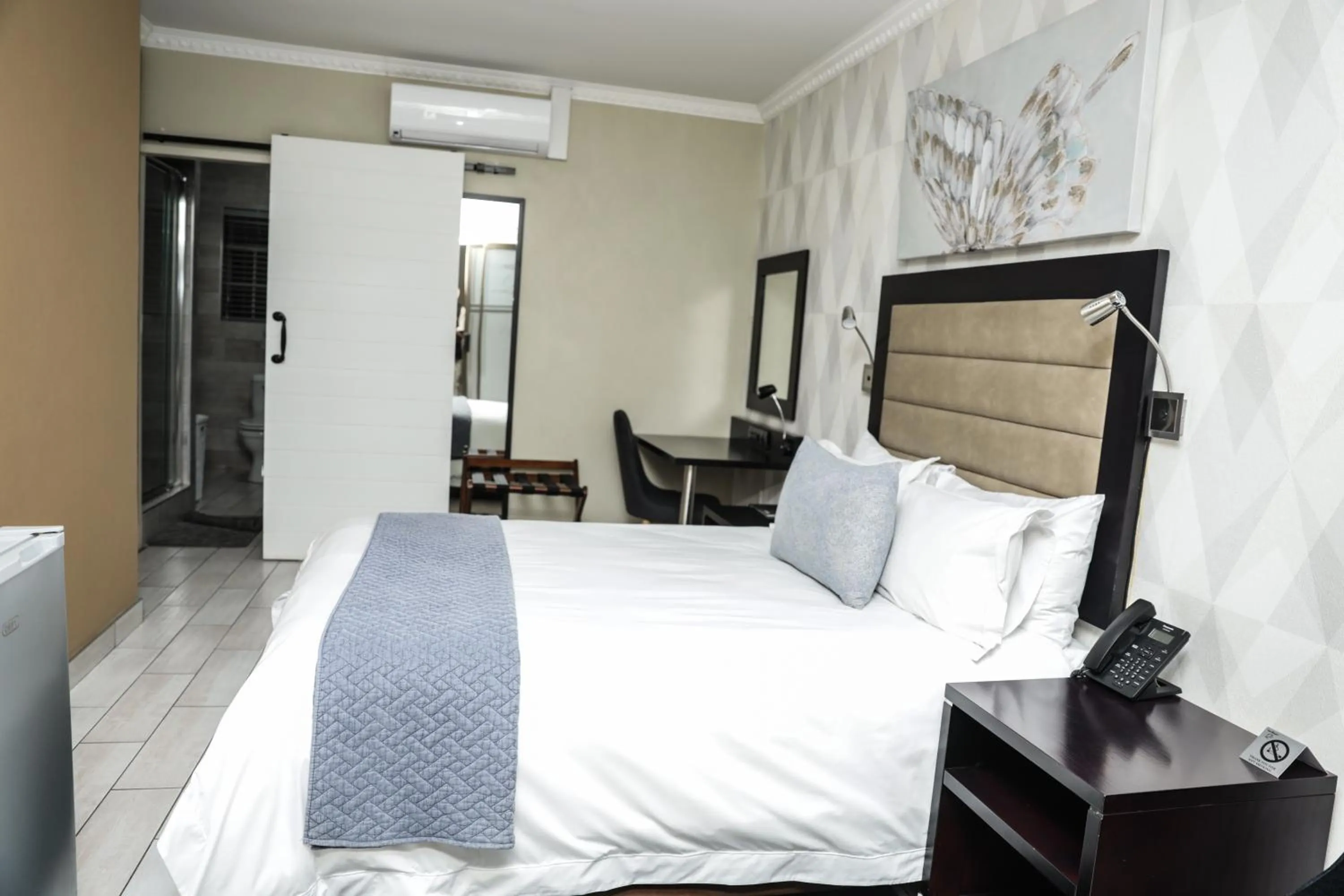 Bed in Q's Boutique Stay