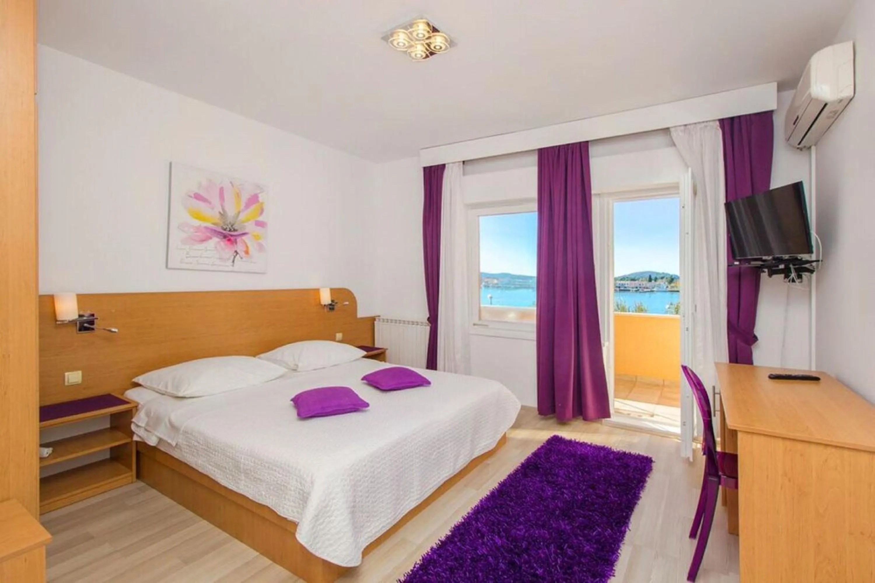 Studio with Balcony and Sea View - single occupancy in Pansion Zlatna ribica