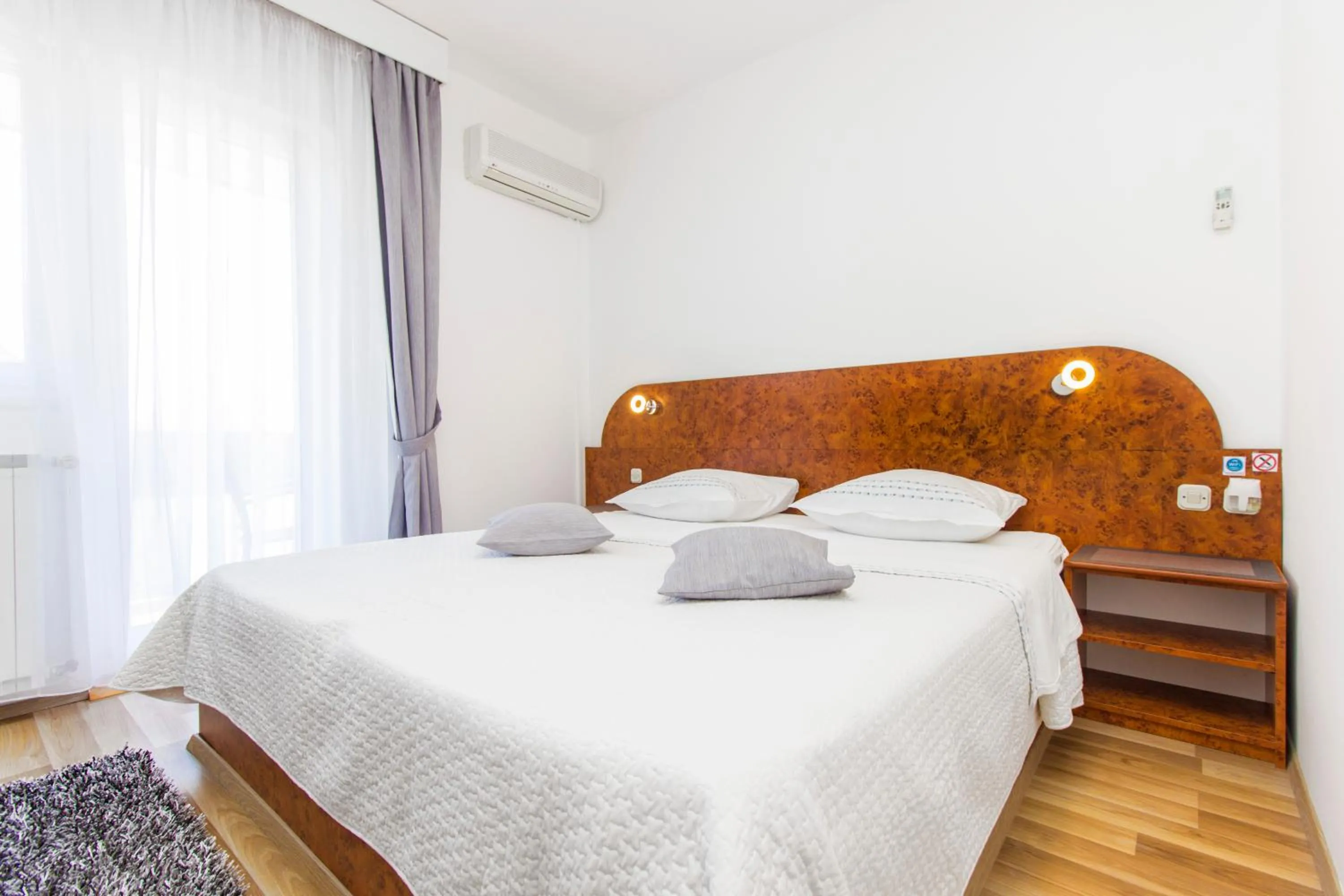 Double Room with Balcony - single occupancy in Pansion Zlatna ribica
