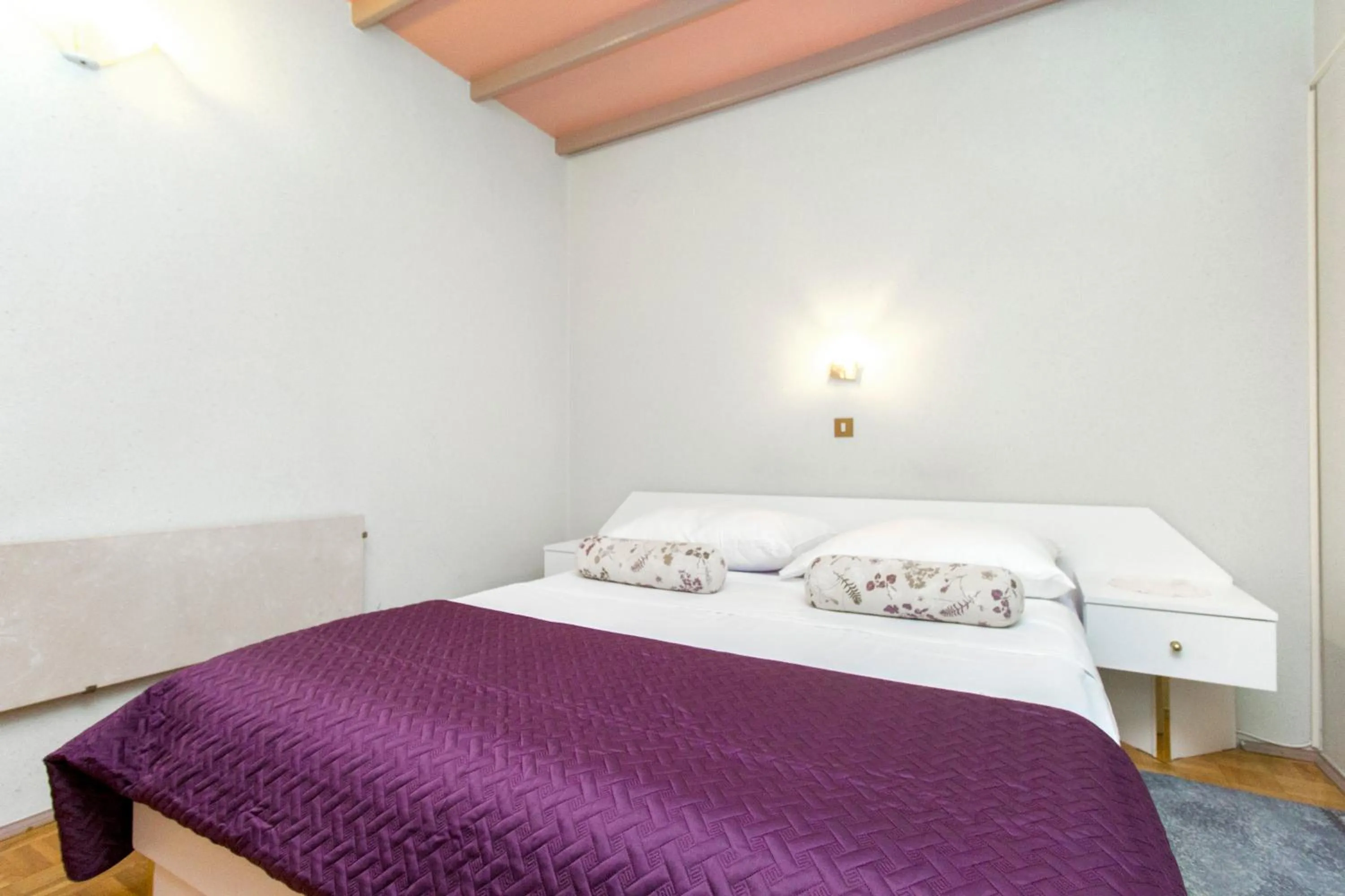 Business Single Room with Balcony in Pansion Zlatna ribica