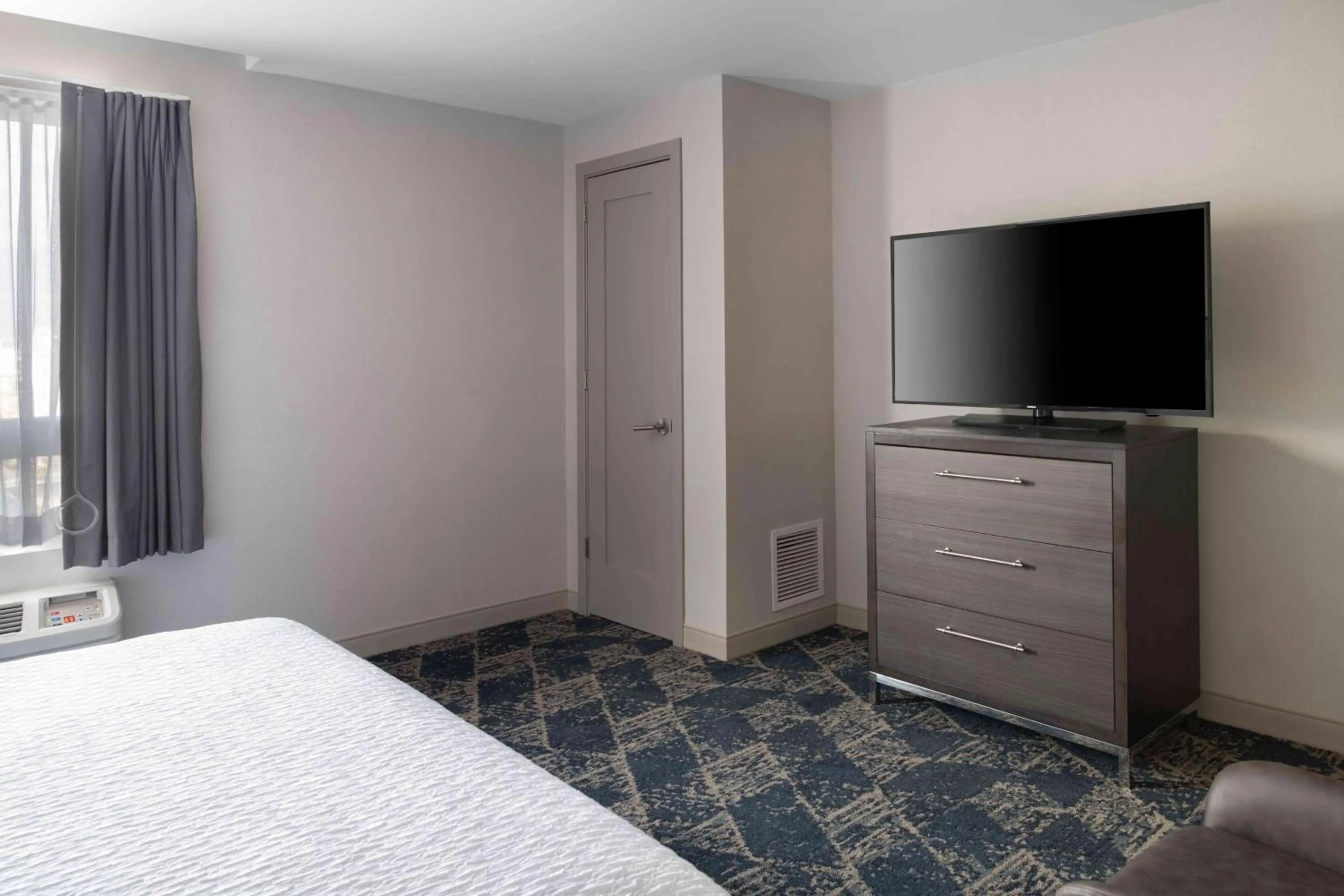 Bed in Homewood Suites By Hilton Boston Logan Airport Chelsea
