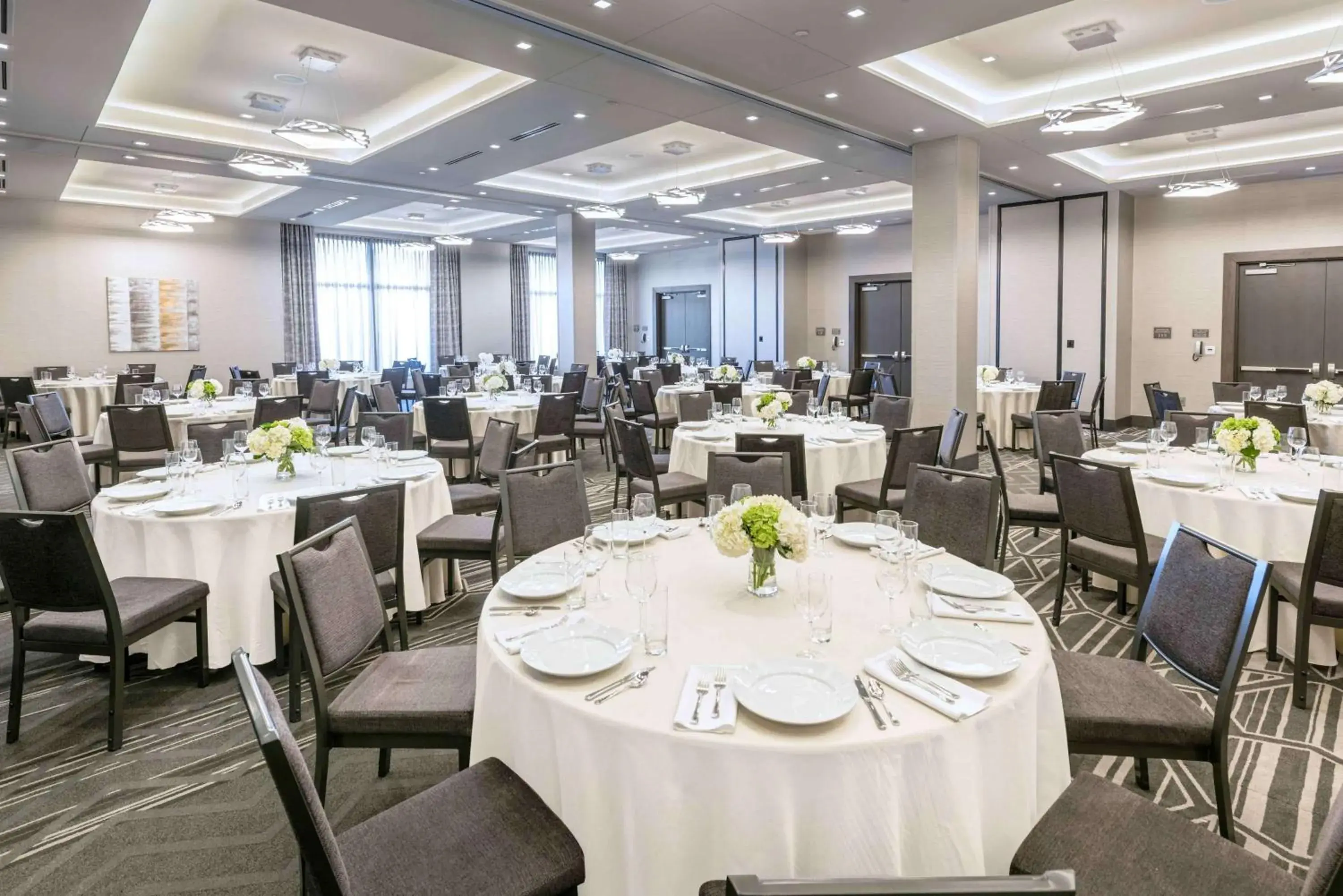 Meeting/conference room, Restaurant/Places to Eat in Homewood Suites By Hilton Boston Logan Airport Chelsea