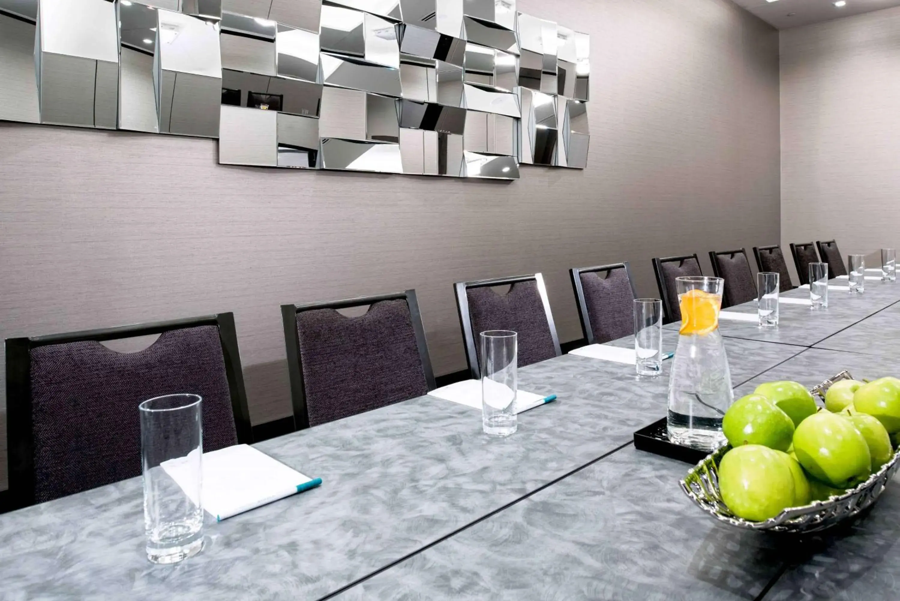 Meeting/conference room, Restaurant/Places to Eat in Homewood Suites By Hilton Boston Logan Airport Chelsea