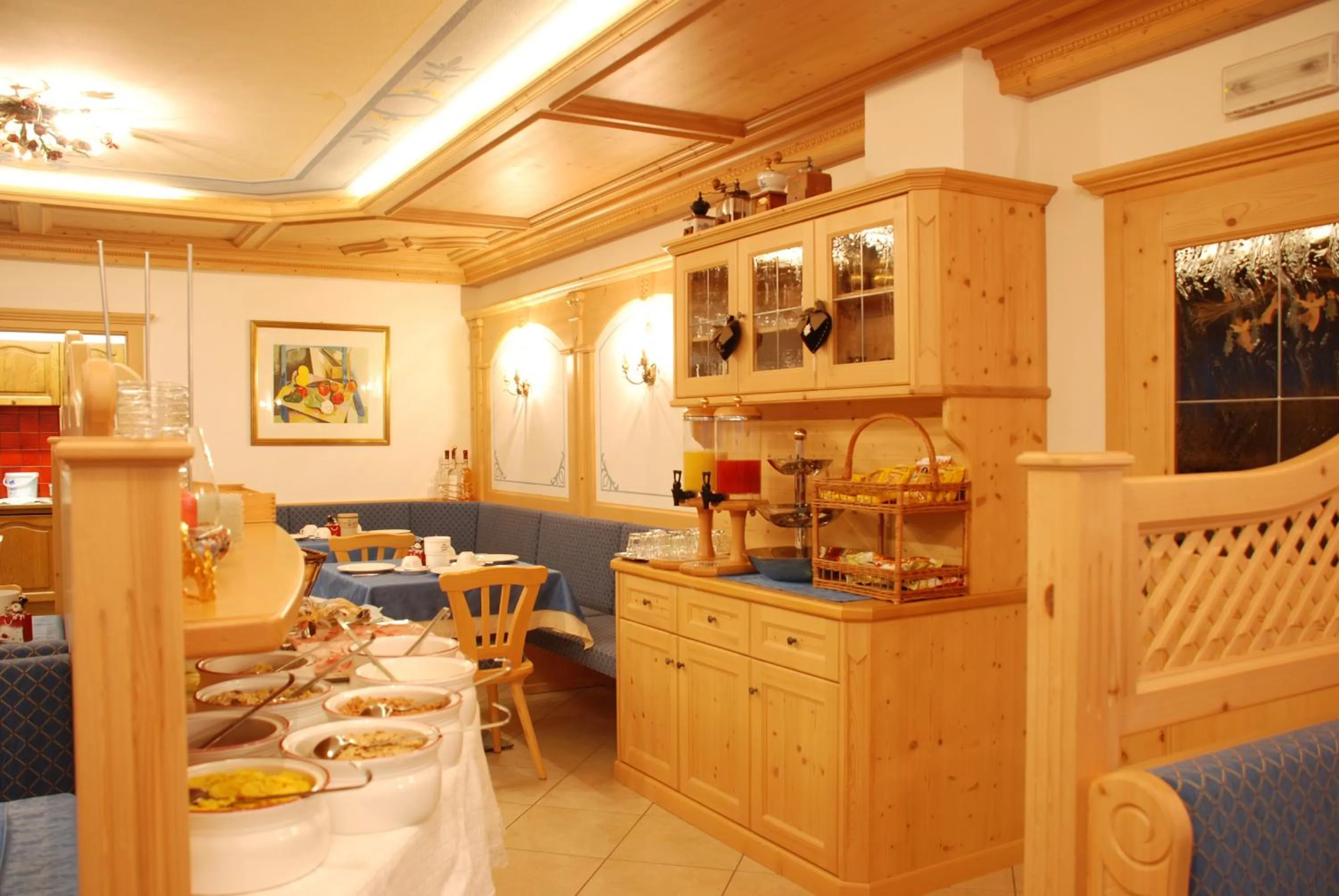 Food and drinks in Garni Cristallo