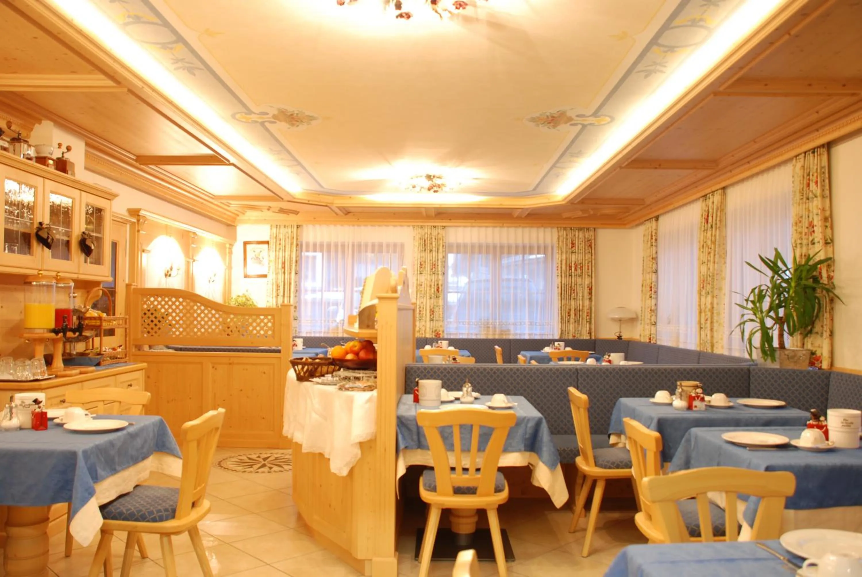 Food and drinks in Garni Cristallo