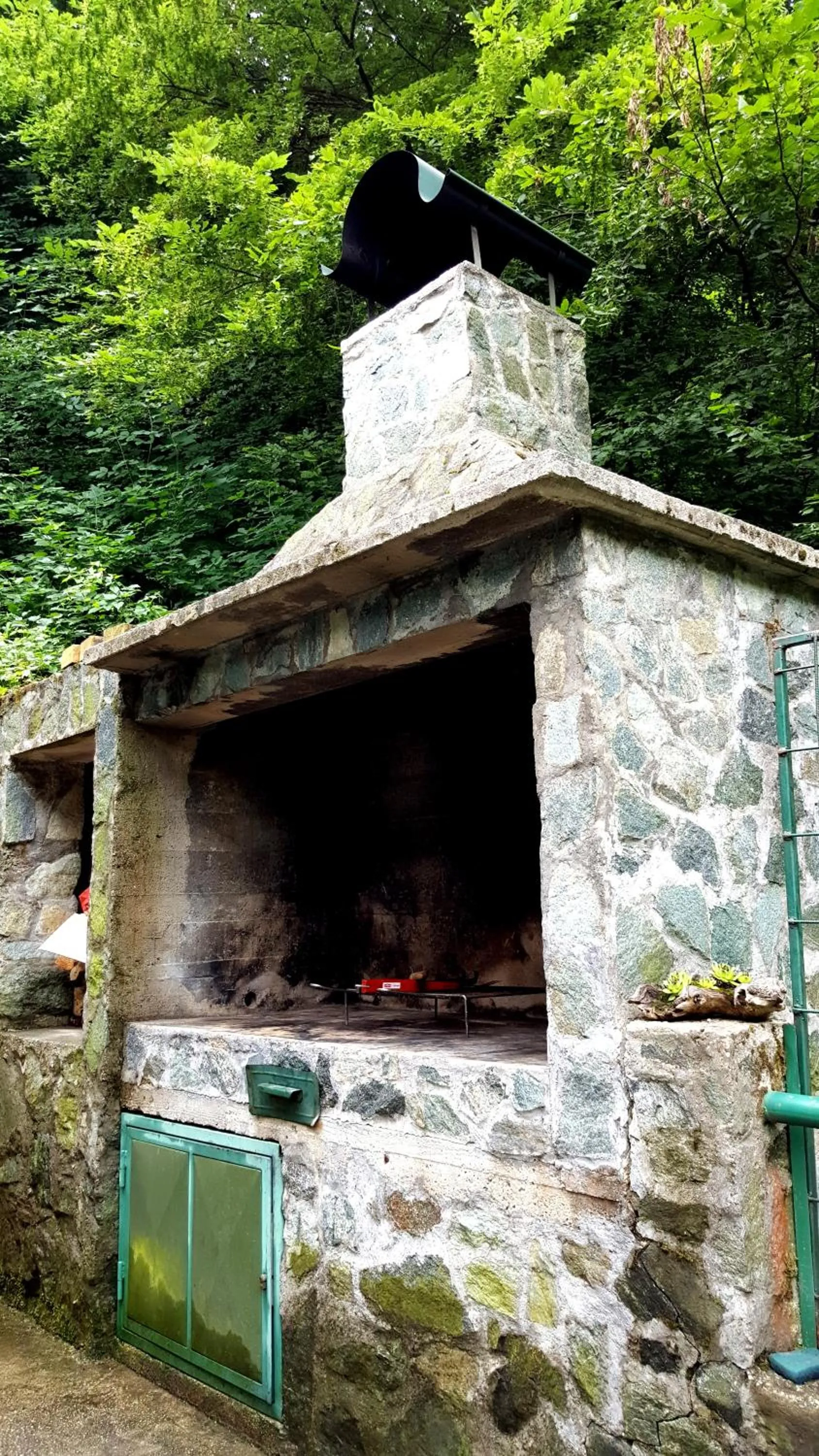 BBQ facilities in Holiday Home Oaza Mira