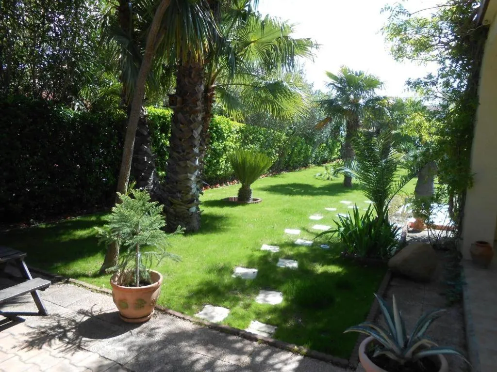 Property building in Maison Monica Exeptionnel-Jardin paysage ZEN