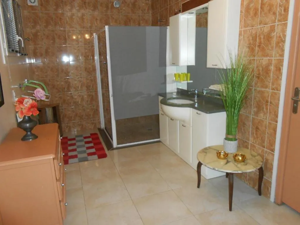 Shower in Maison Monica Exeptionnel-Jardin paysage ZEN