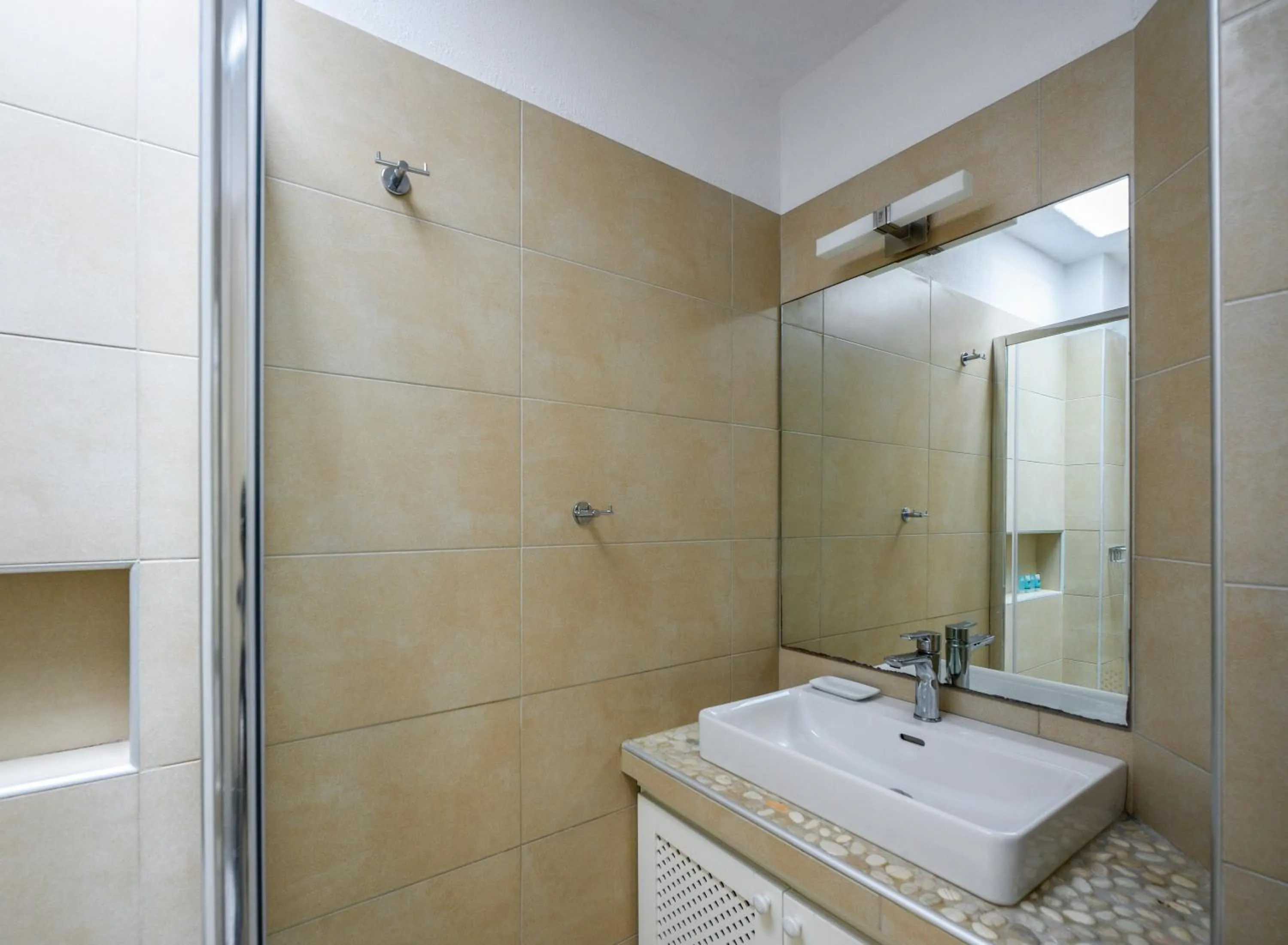 Bathroom in Elpiniki Luxury Apartments
