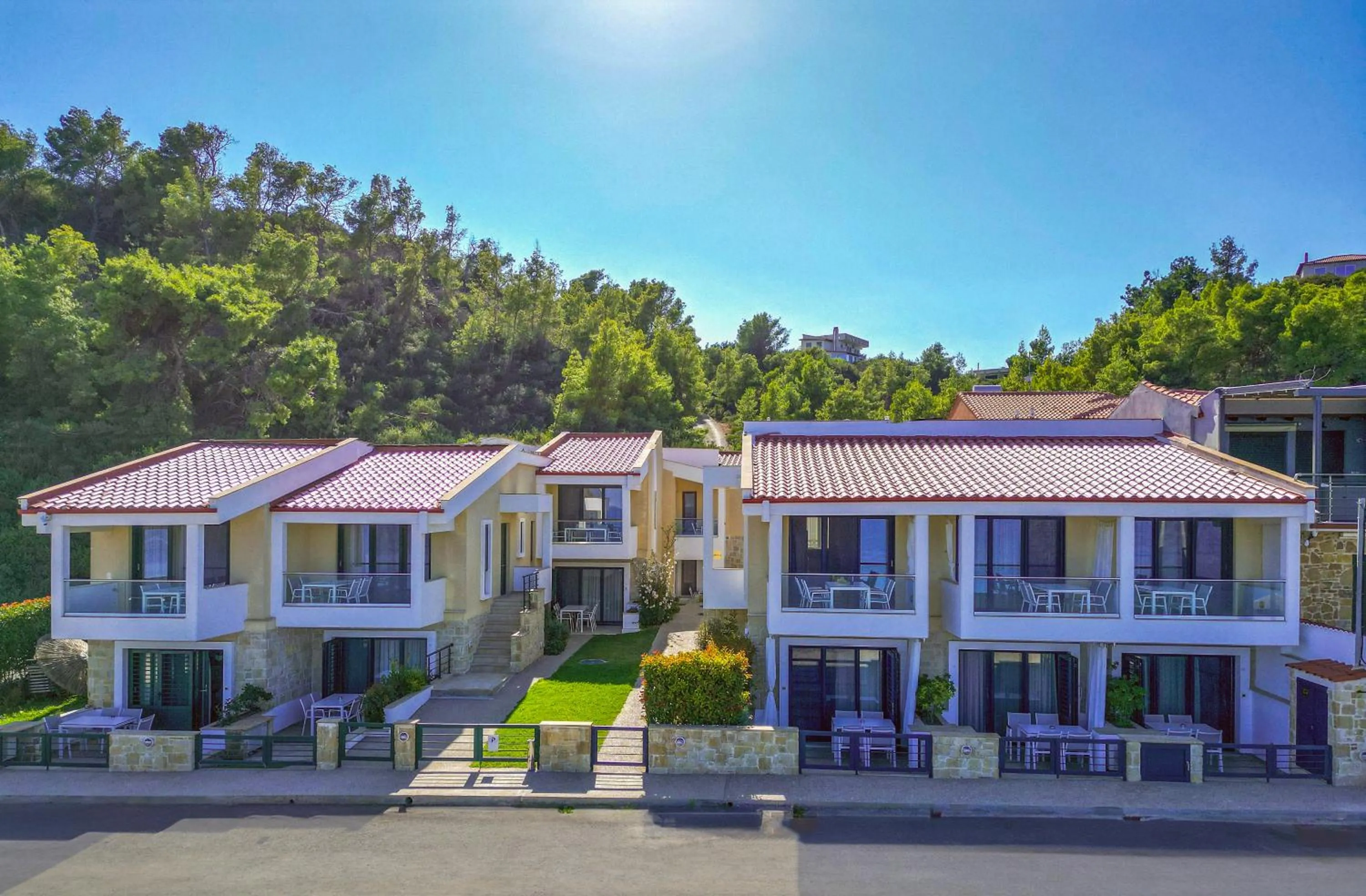 Property building in Elpiniki Luxury Apartments