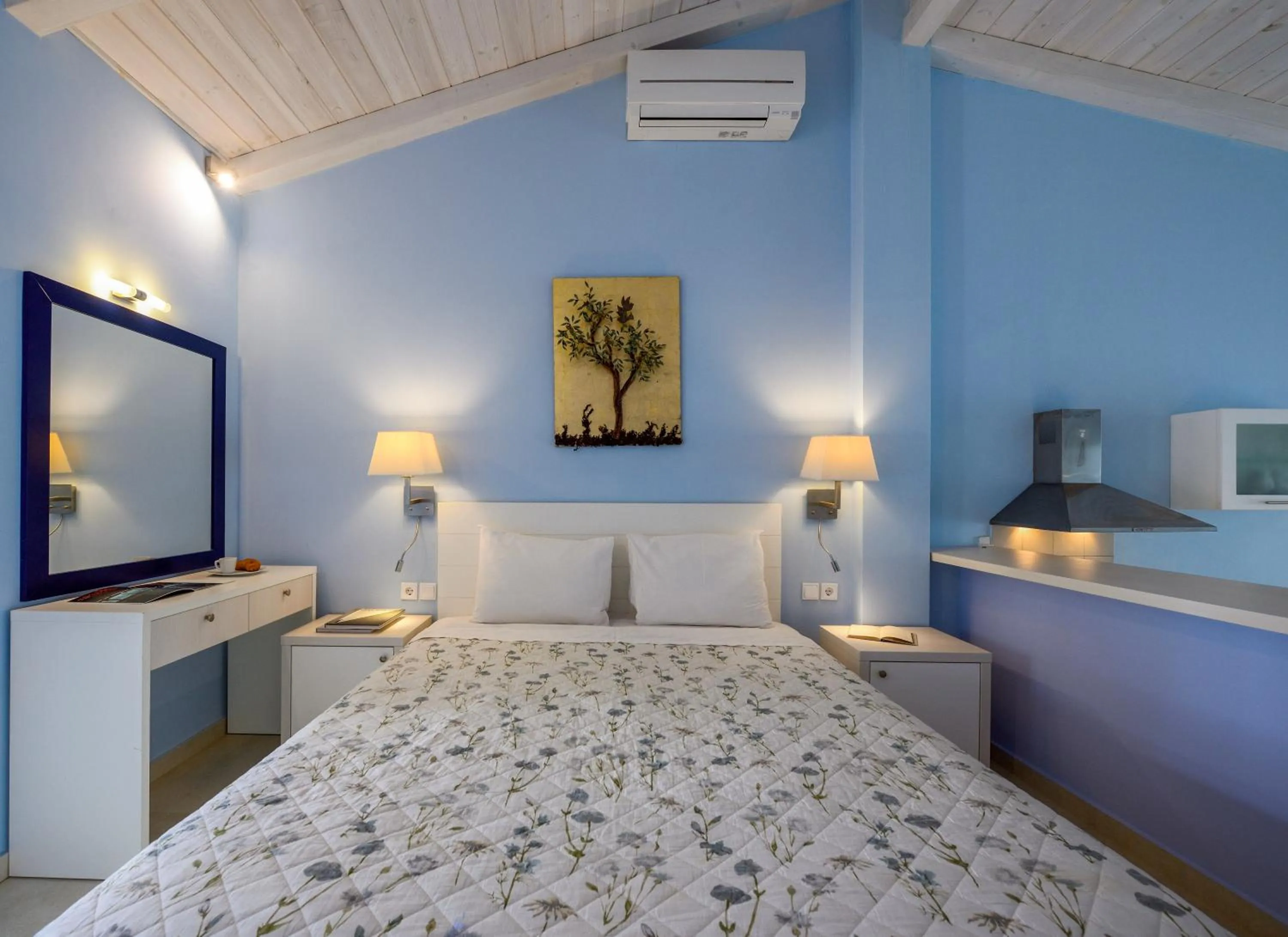 Bed in Elpiniki Luxury Apartments