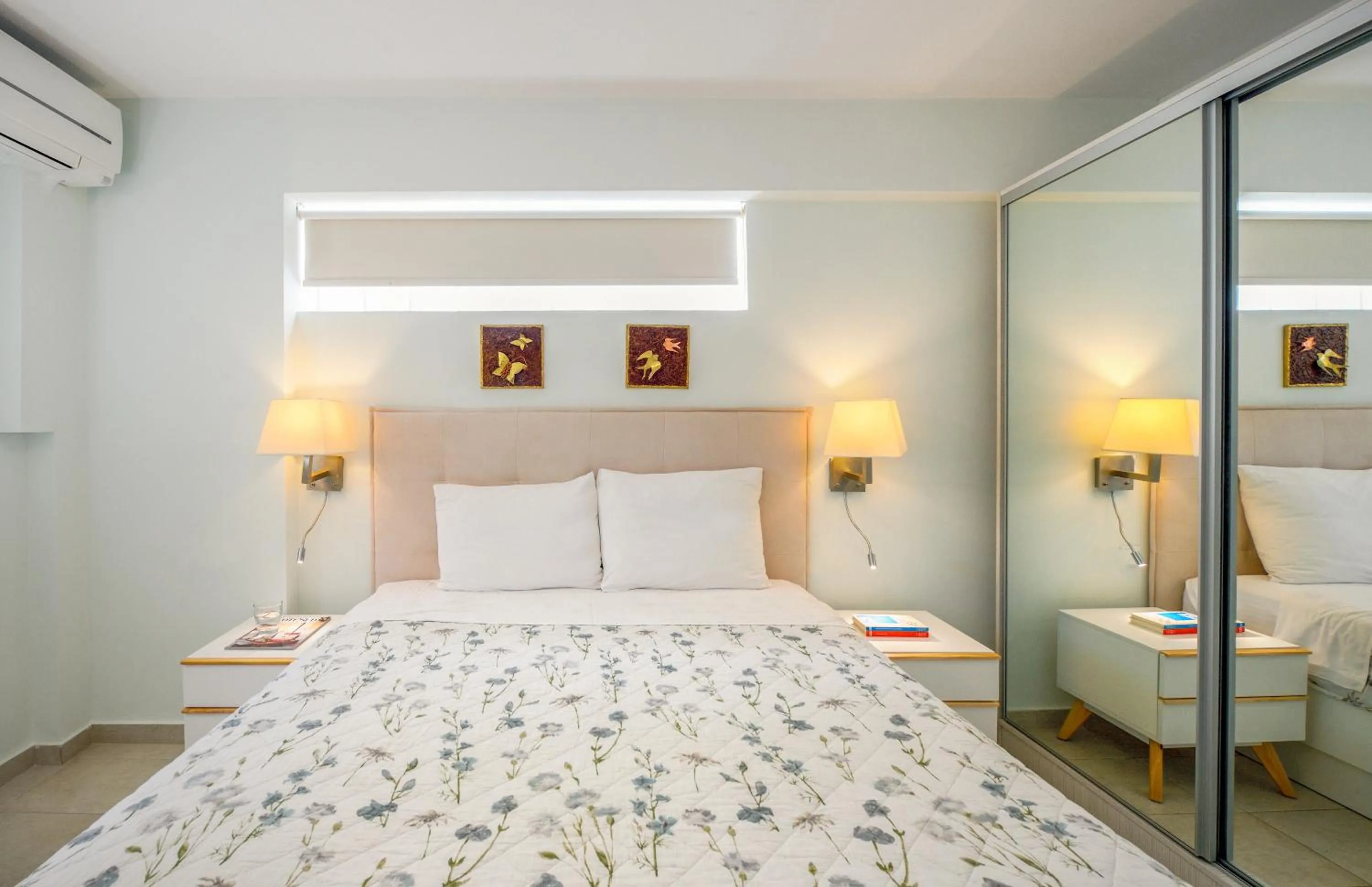 Bed in Elpiniki Luxury Apartments