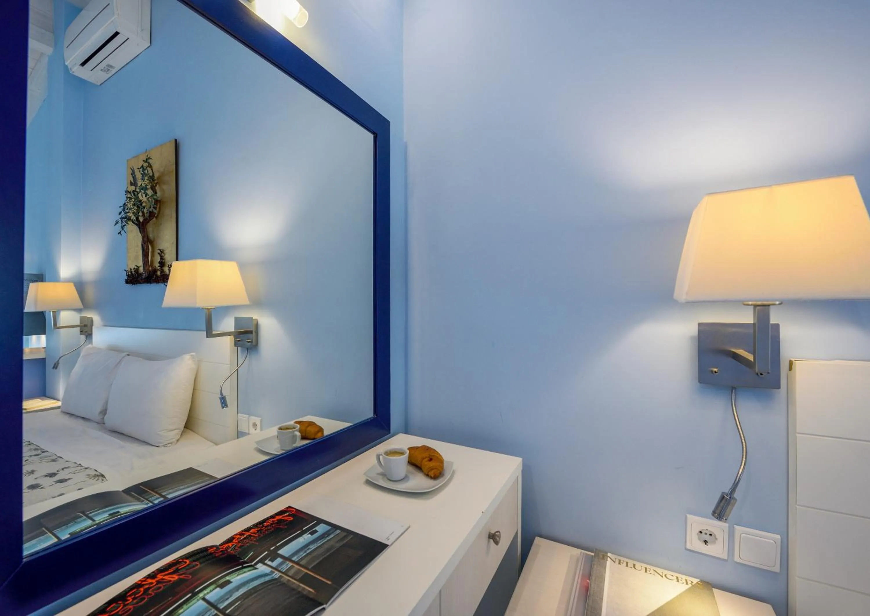 Bed in Elpiniki Luxury Apartments