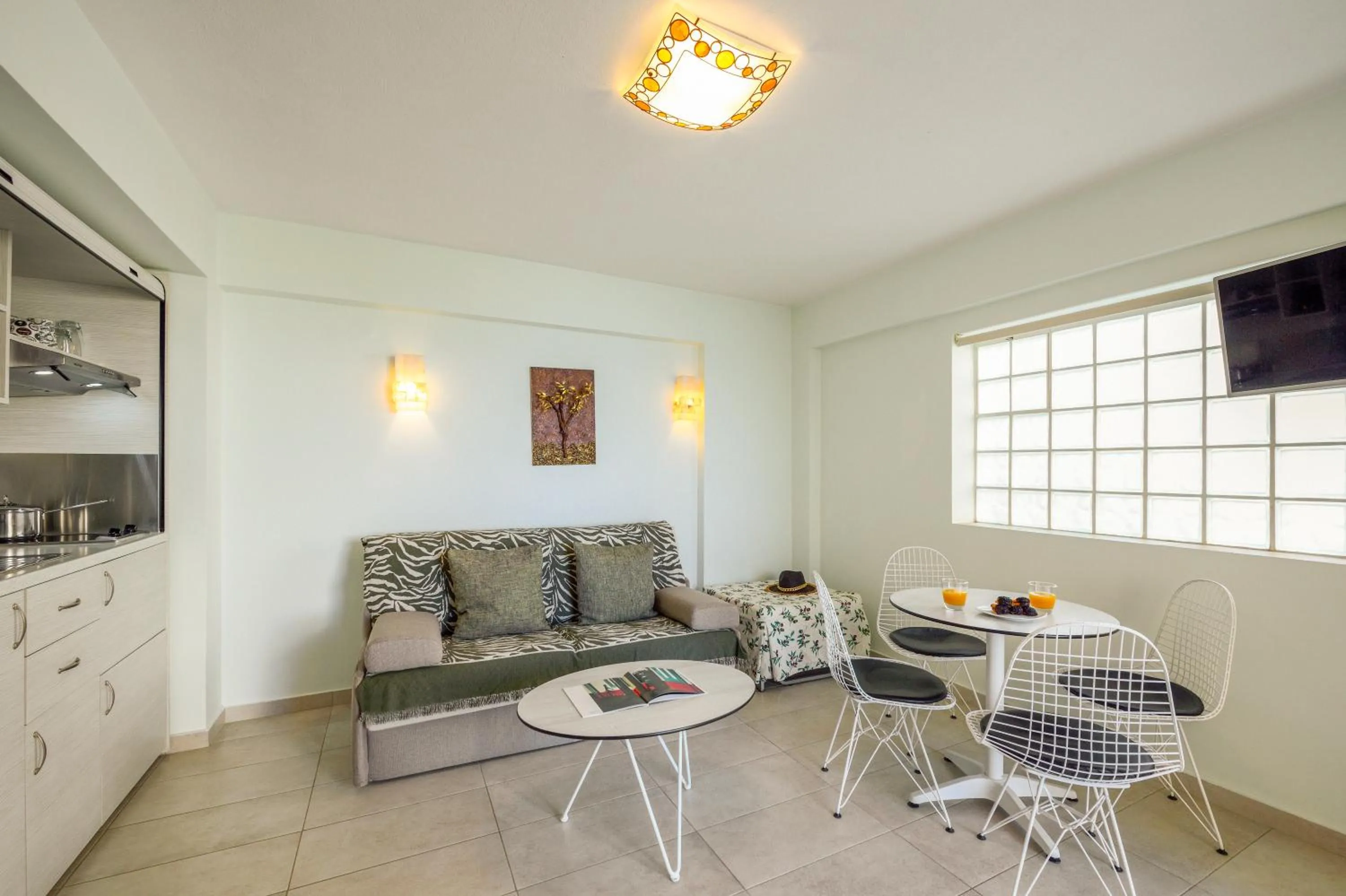 TV and multimedia in Elpiniki Luxury Apartments