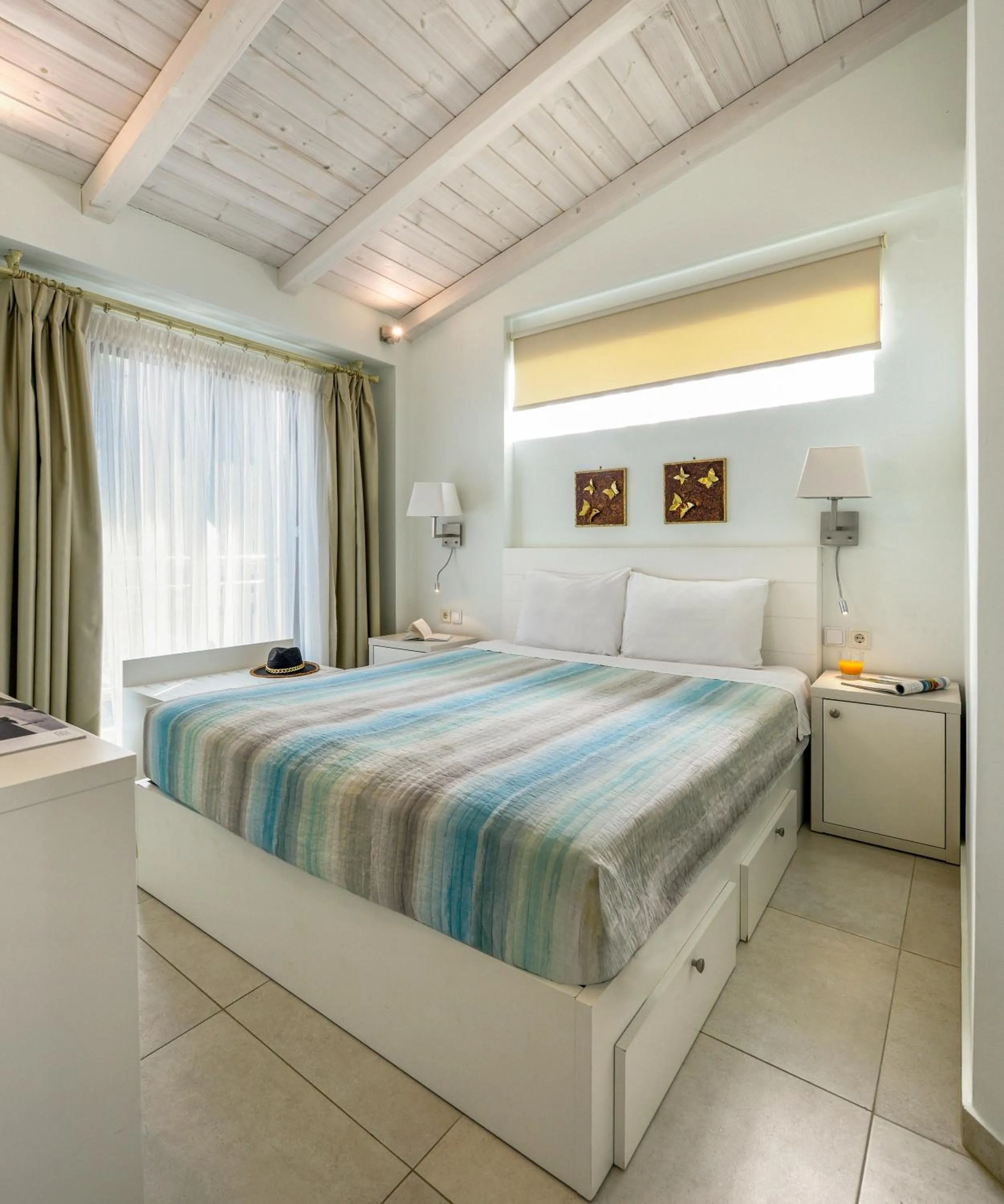 Bed in Elpiniki Luxury Apartments