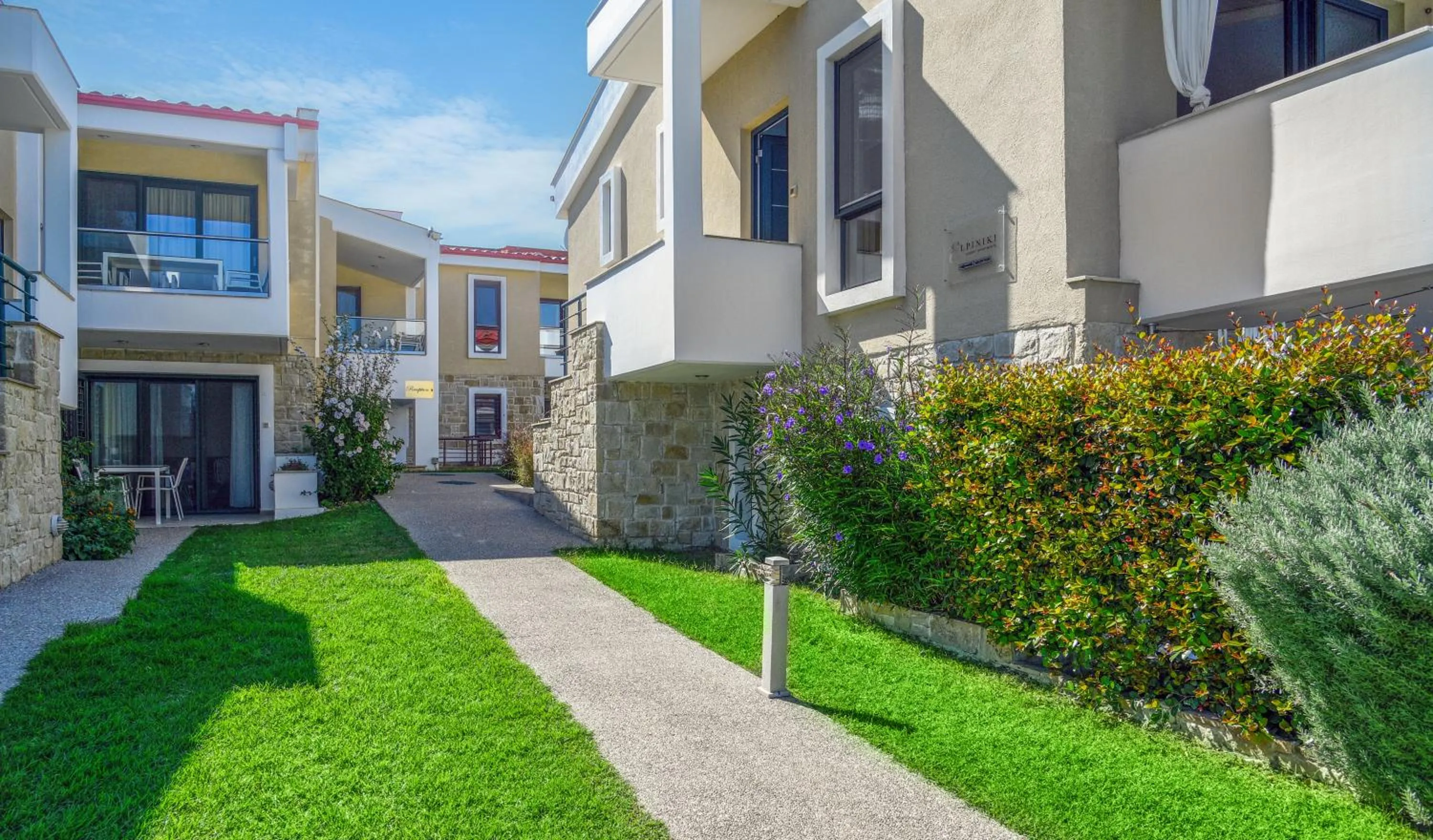 Garden view in Elpiniki Luxury Apartments