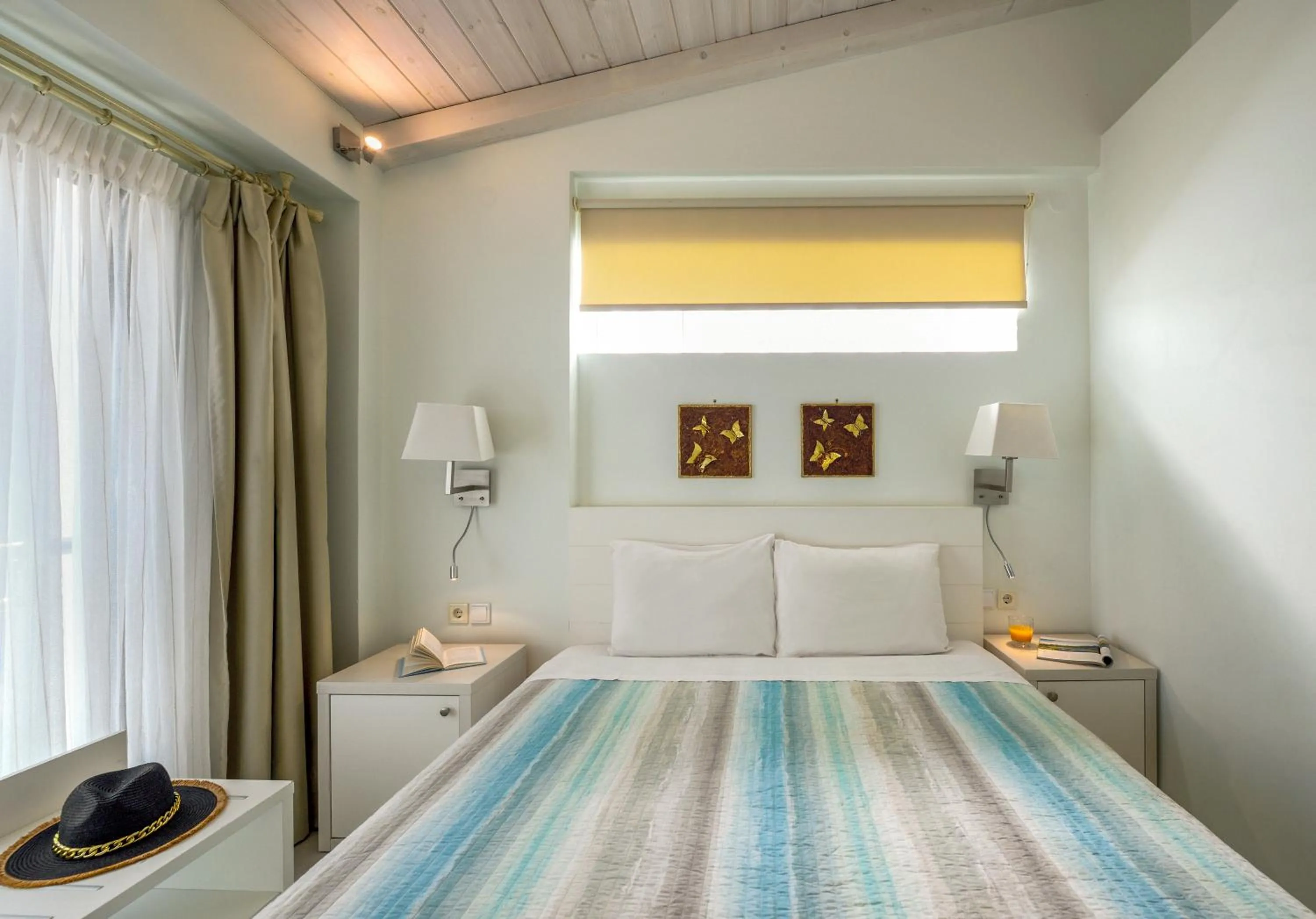 Bed in Elpiniki Luxury Apartments