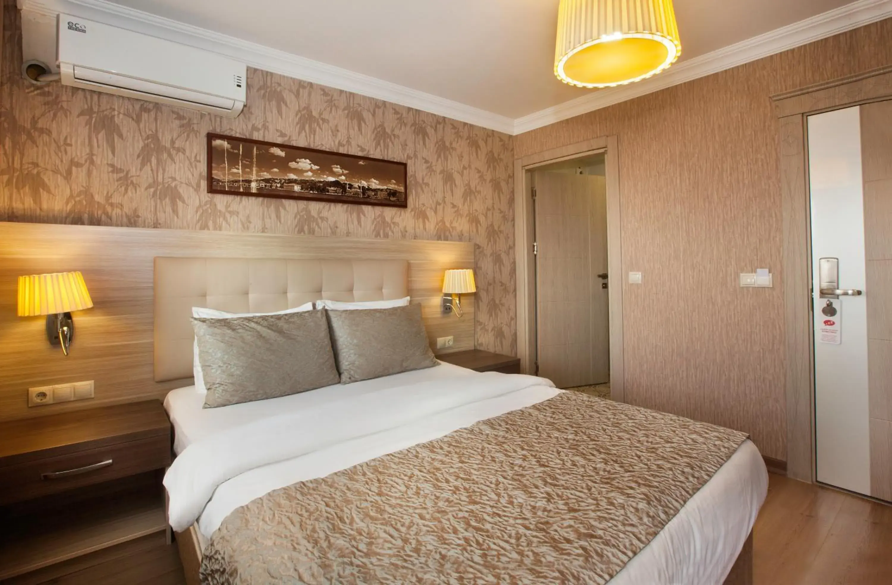 Photo of the whole room, Bed in Sultanahmet inn Hotel Photo of the whole room, Bed in Sultanahmet inn Hotel