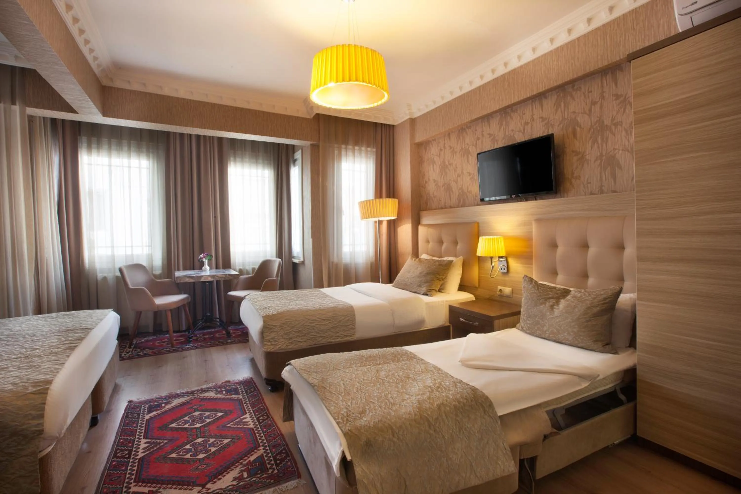 Photo of the whole room, Bed in Sultanahmet inn Hotel