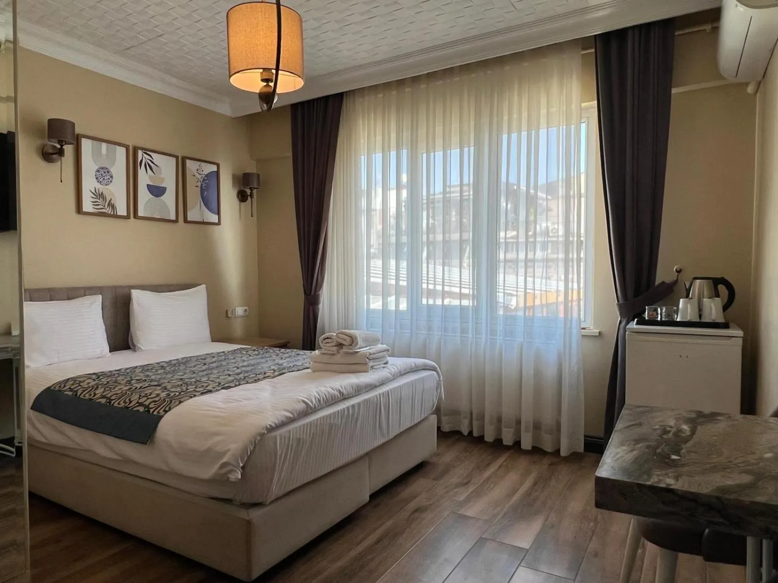 Photo of the whole room, Bed in Sultanahmet inn Hotel