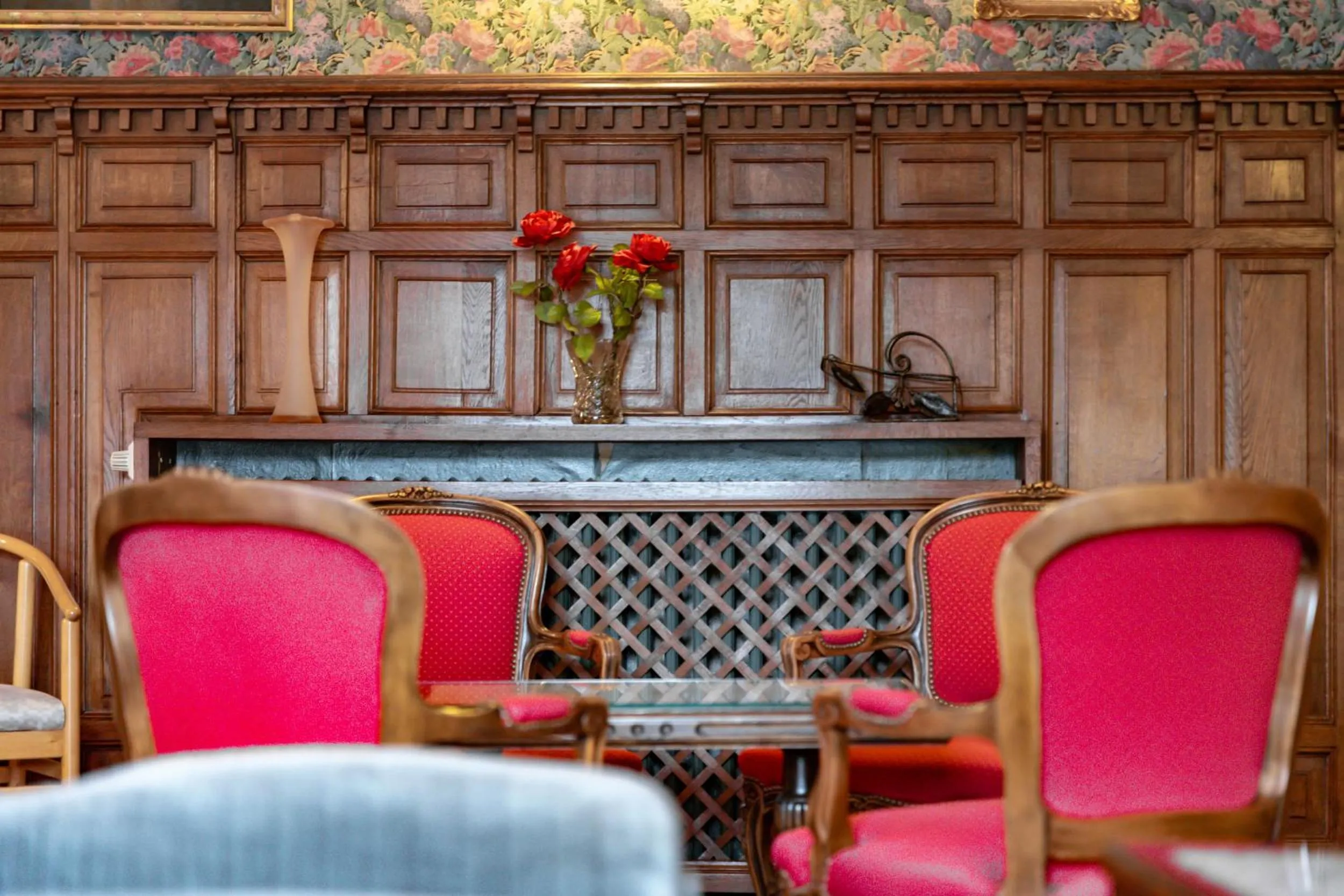 Lobby or reception in Hôtel Le Cor de Chasse