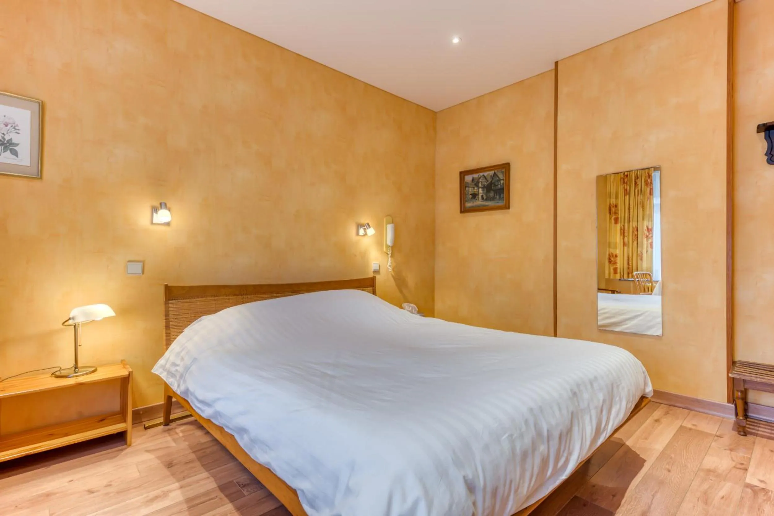 Bedroom, Bed in Hôtel Le Cor de Chasse