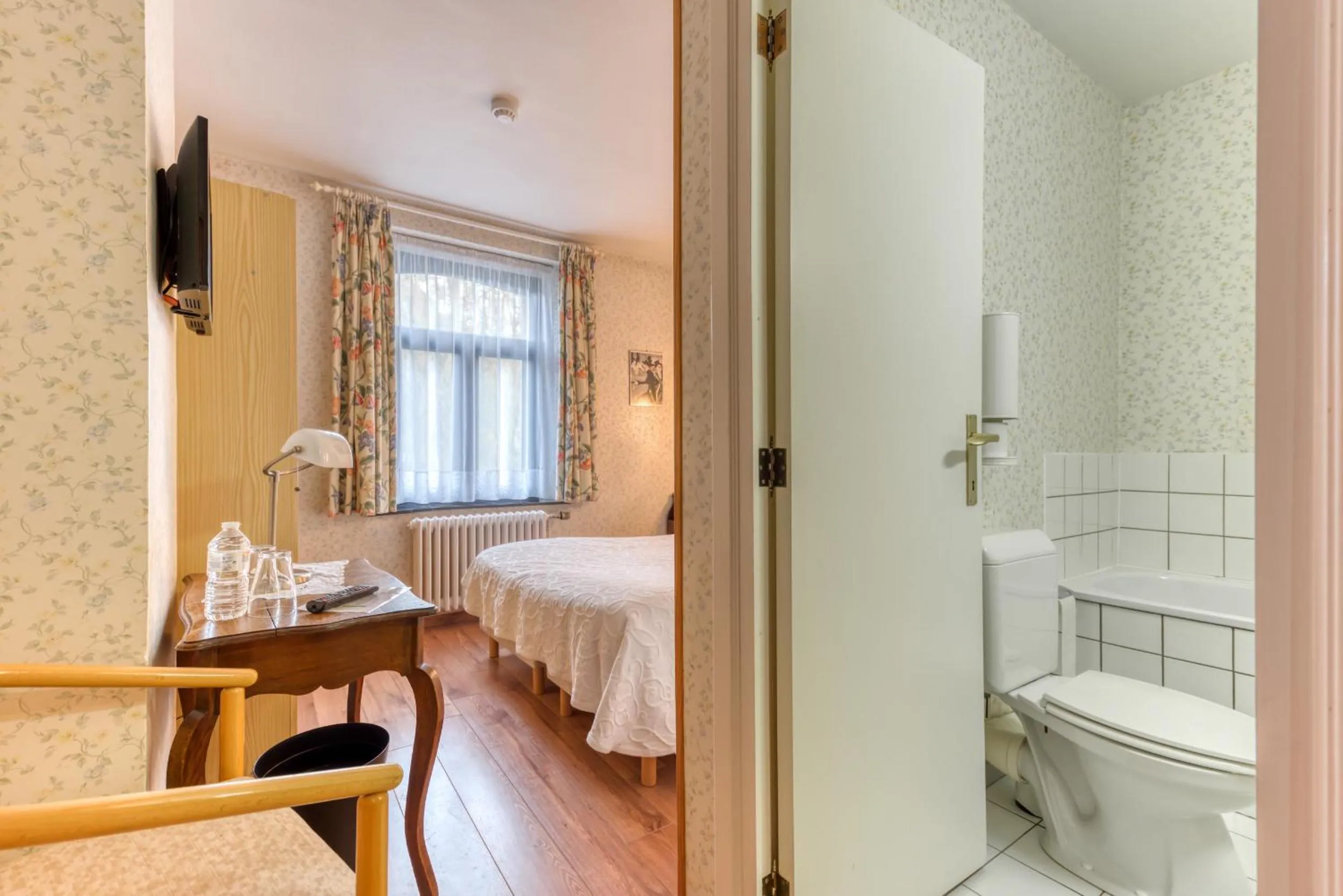 Bed in Hôtel Le Cor de Chasse