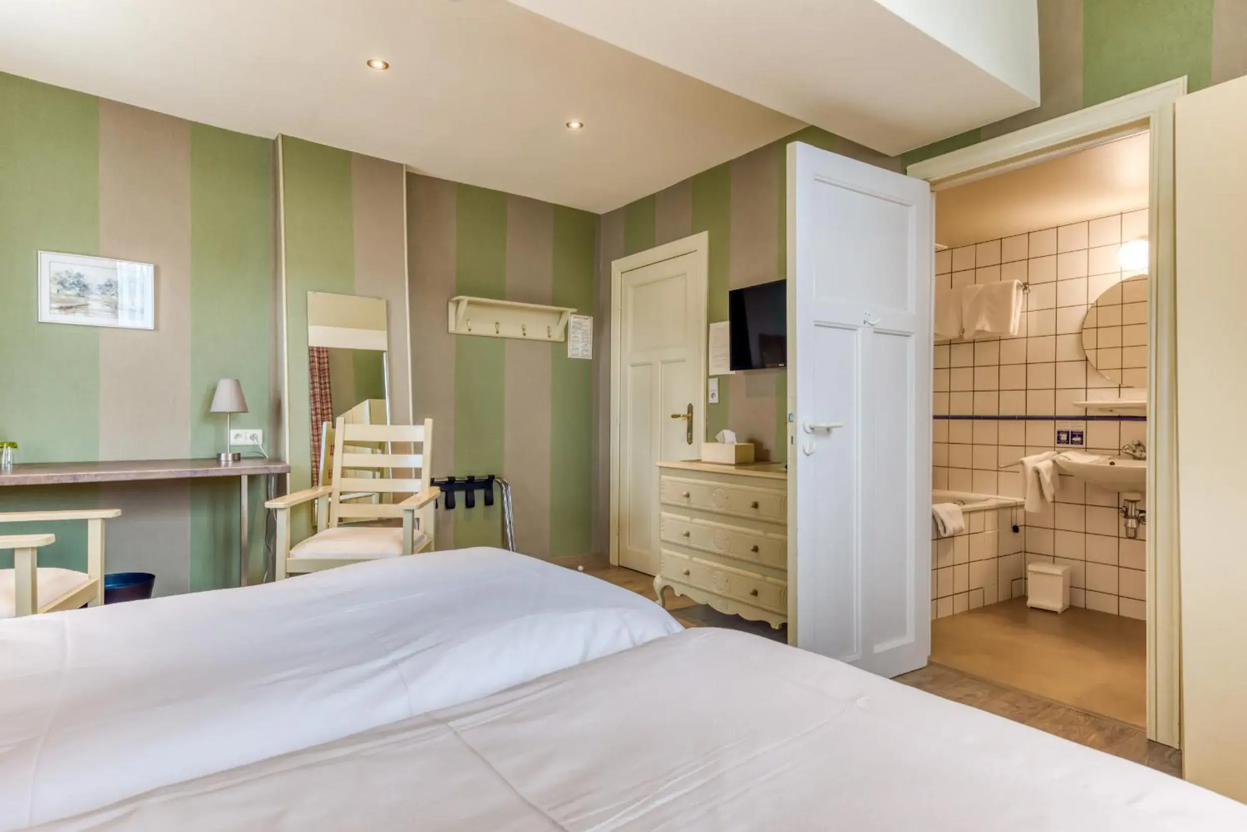 Twin Room - single occupancy in Hôtel Le Cor de Chasse Twin Room - single occupancy in Hôtel Le Cor de Chasse