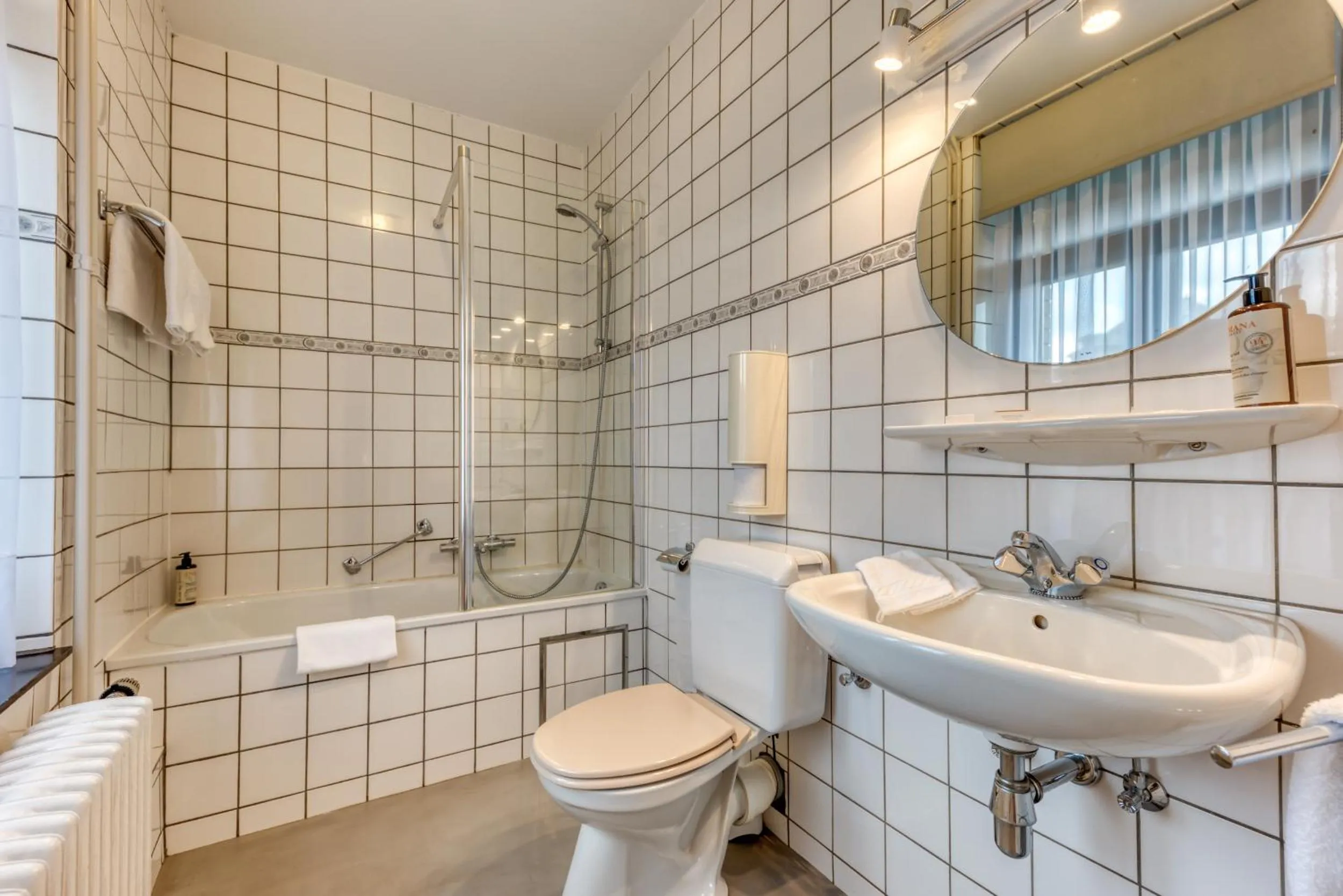 Bathroom in Hôtel Le Cor de Chasse