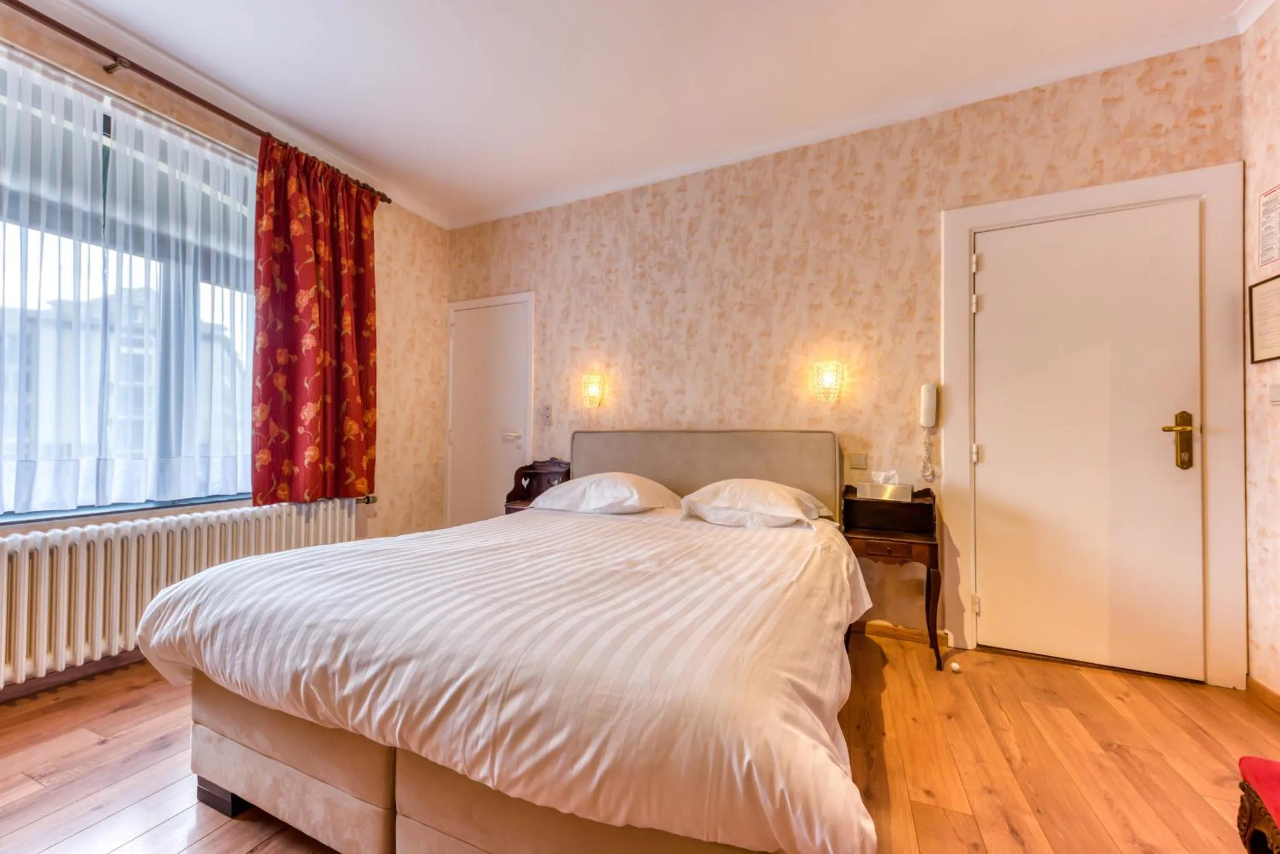 Bed in Hôtel Le Cor de Chasse