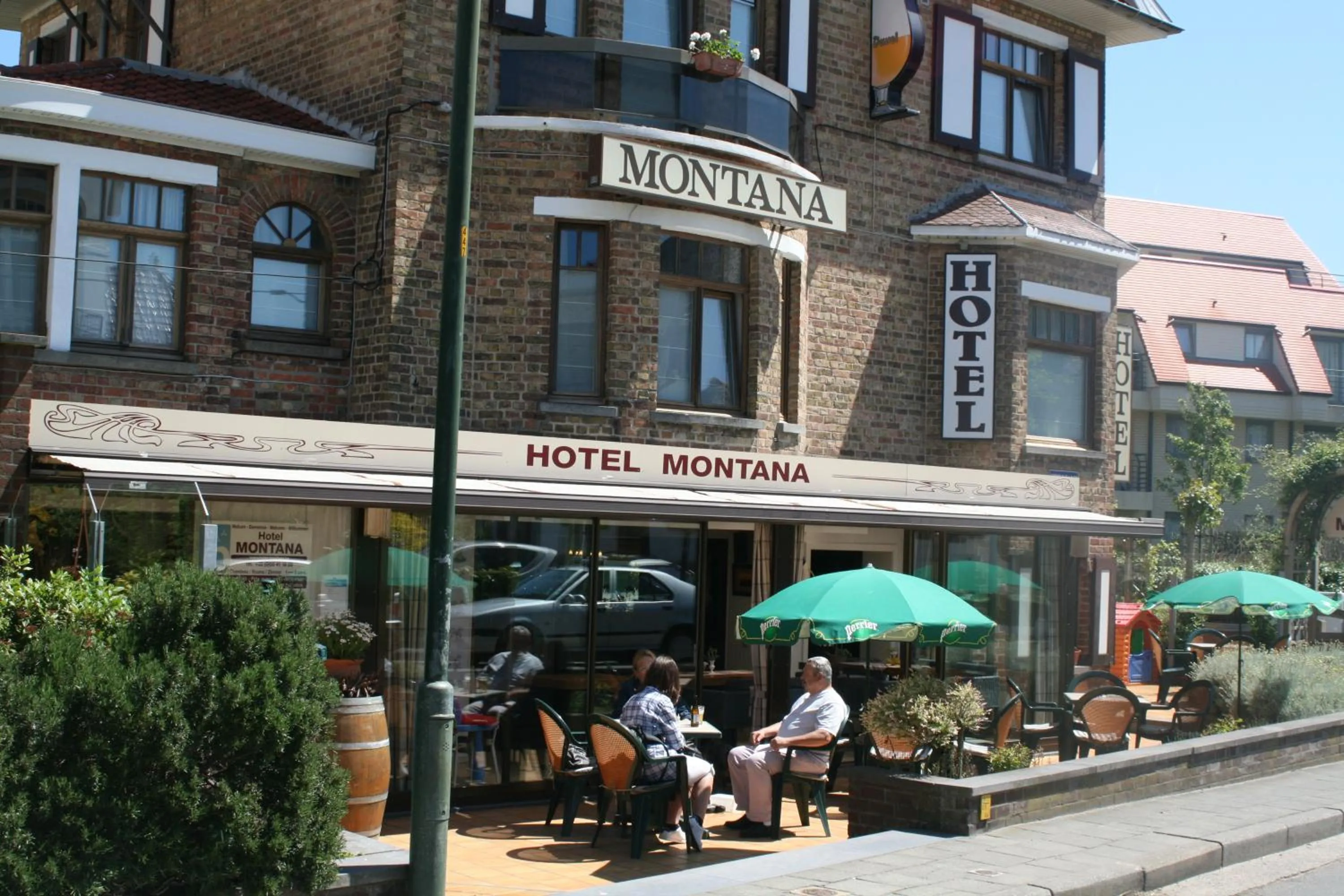 Property building in Hotel Montana