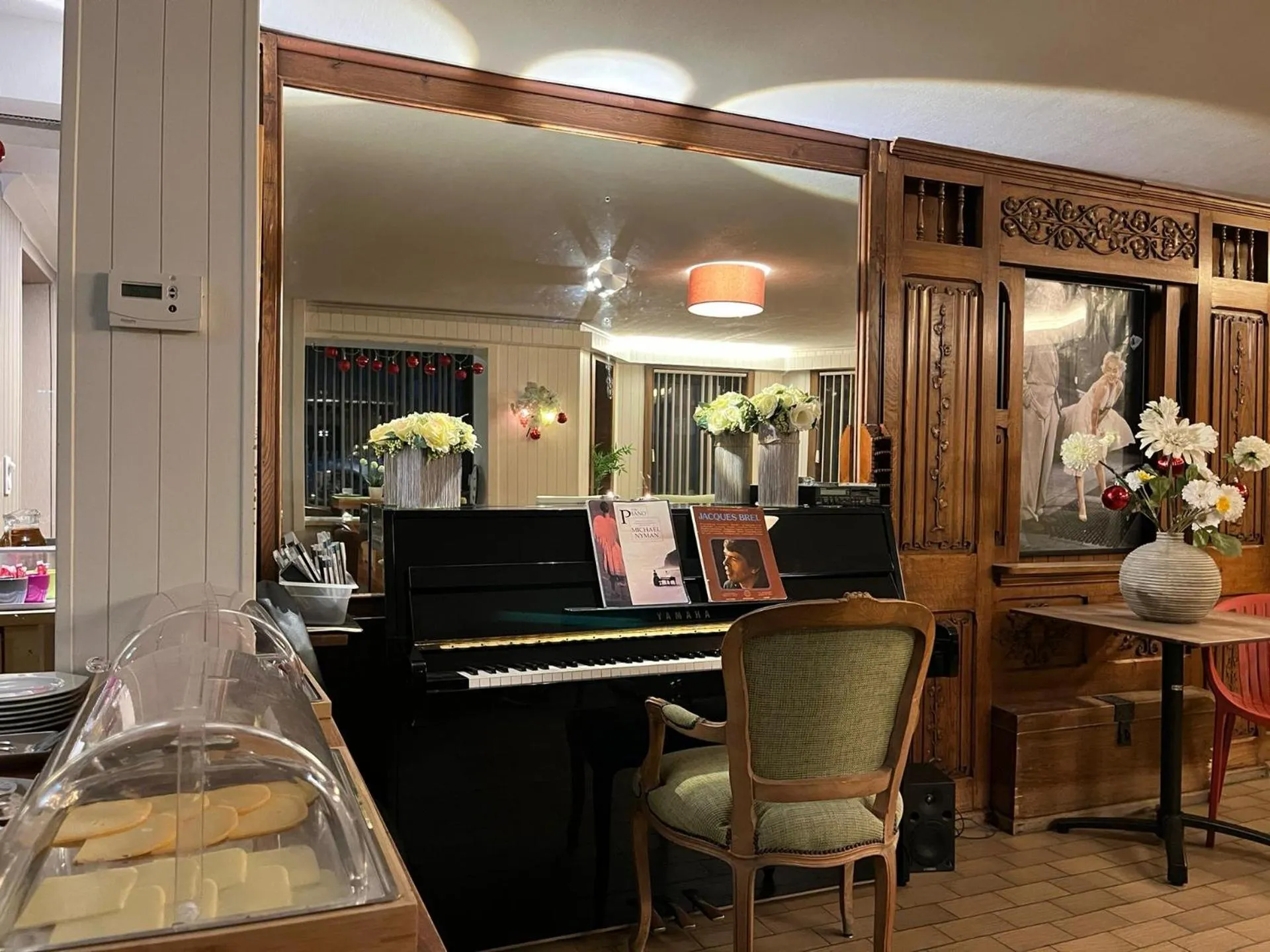 Property building in Hotel Montana