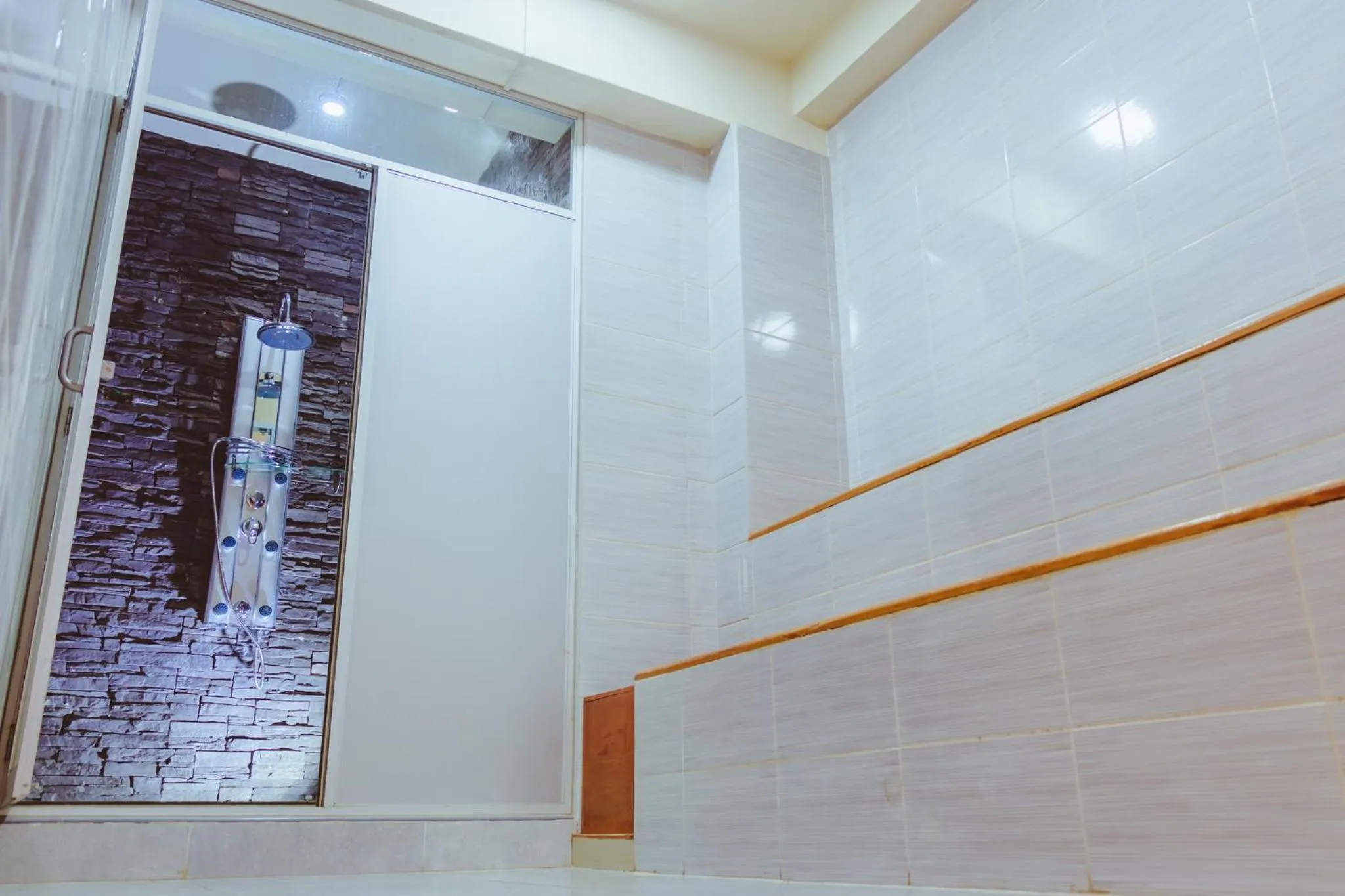 Shower in Hotel Suisui