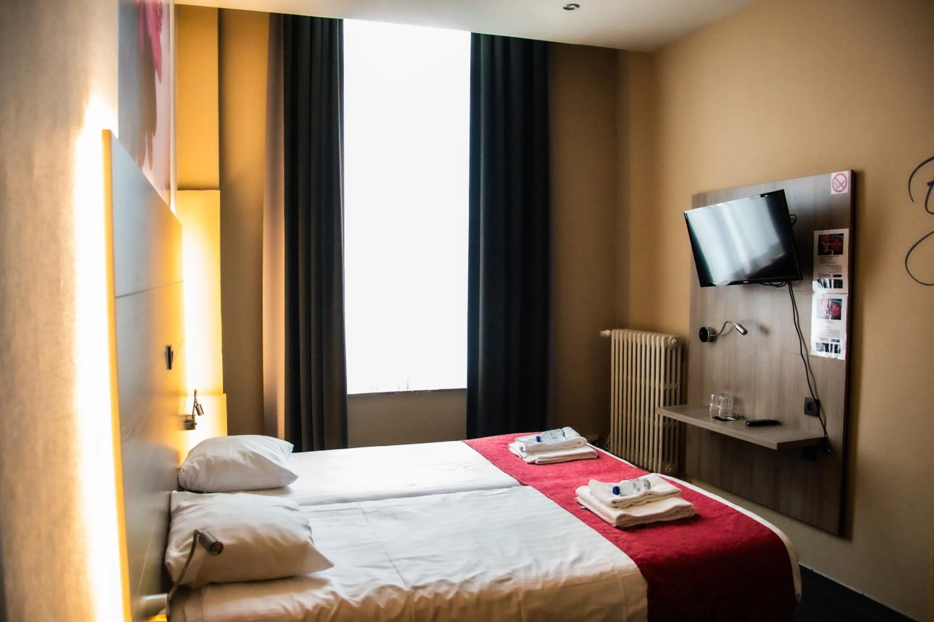 Bedroom, Bed in Hotel Industrie