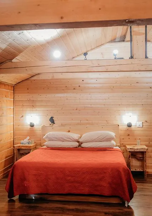 Bed in Alaskan Suites