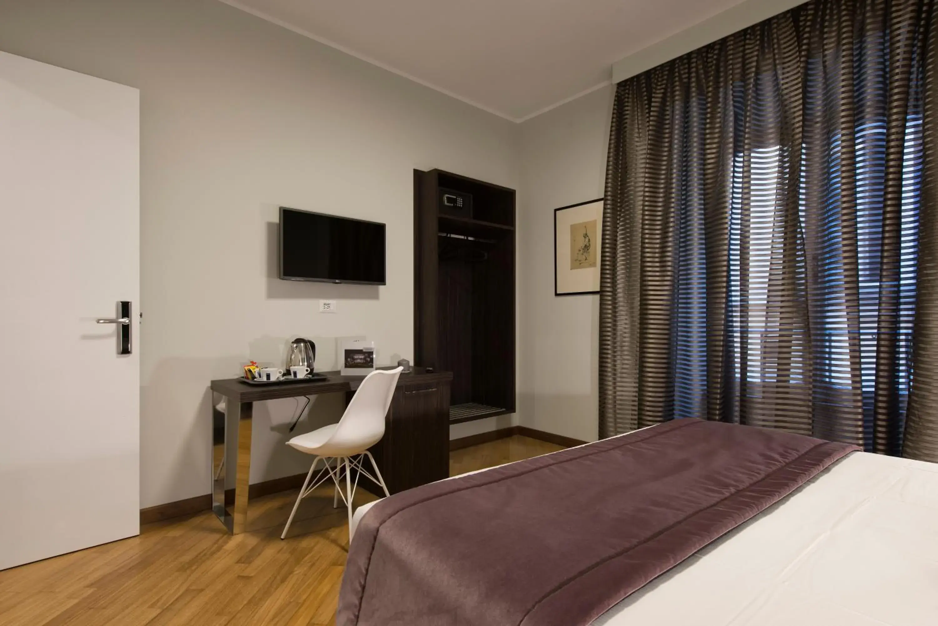 Photo of the whole room, Bed in Vittoriano Suite Photo of the whole room, Bed in Vittoriano Suite