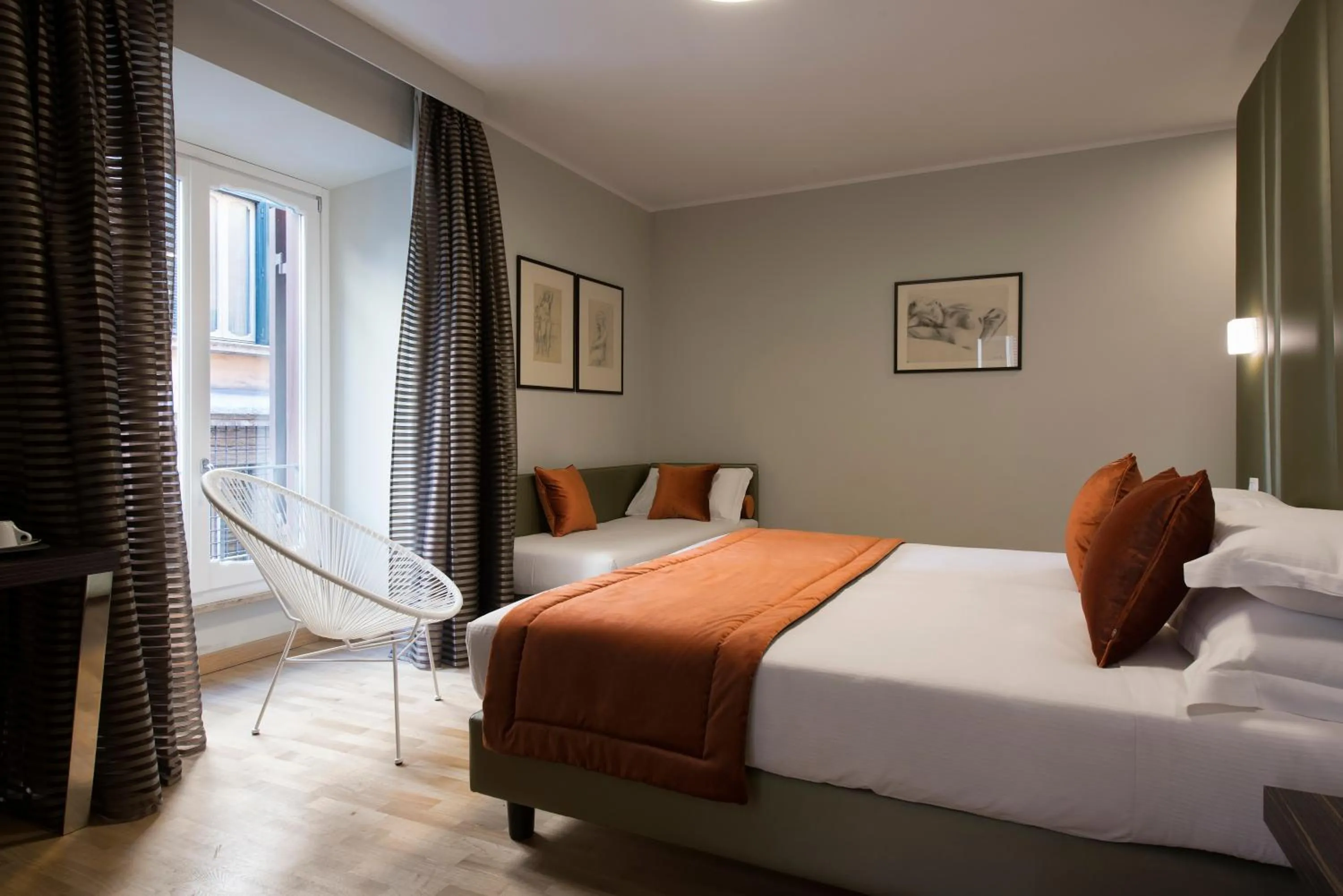 Photo of the whole room, Bed in Vittoriano Suite