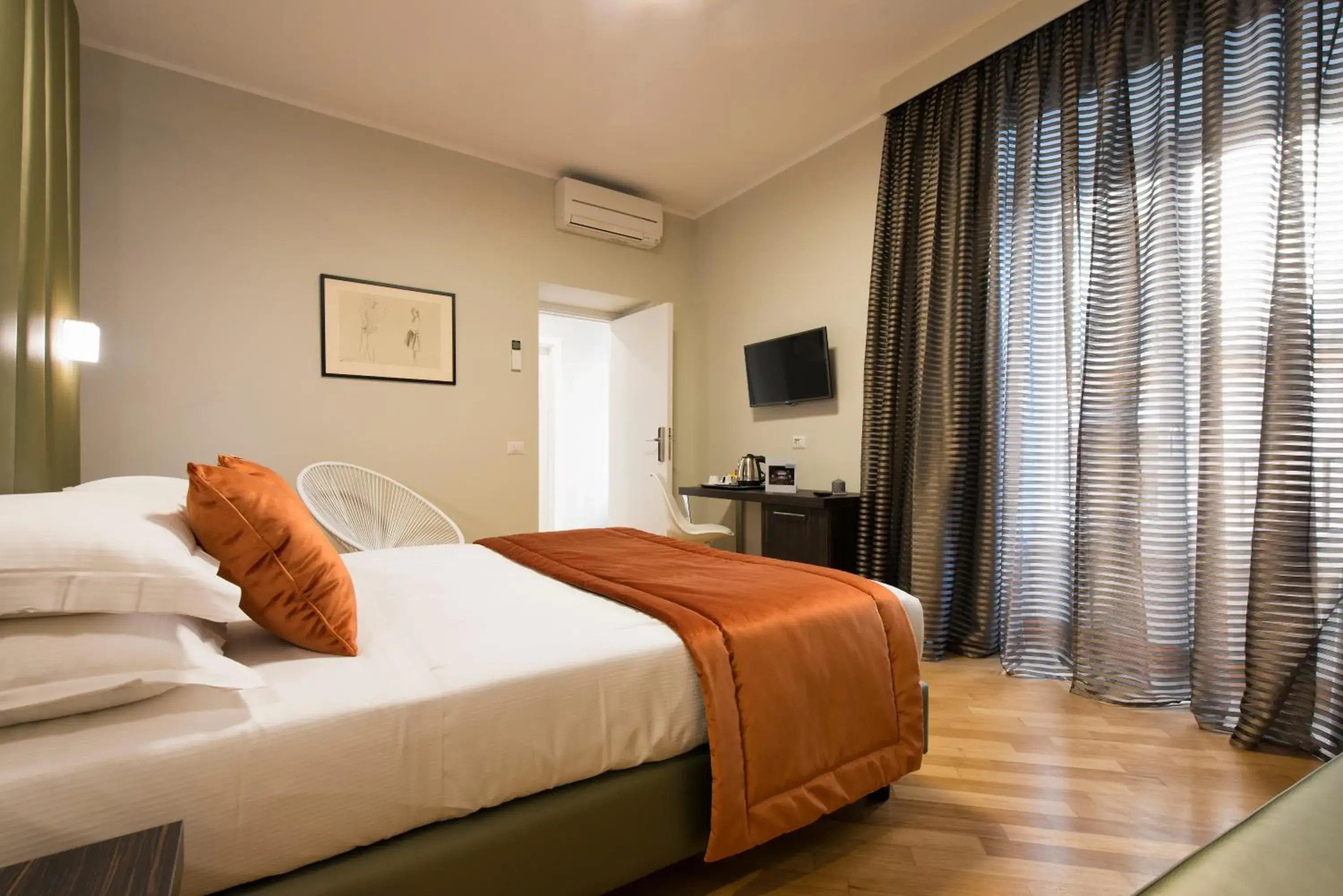 Photo of the whole room, Bed in Vittoriano Suite Photo of the whole room, Bed in Vittoriano Suite