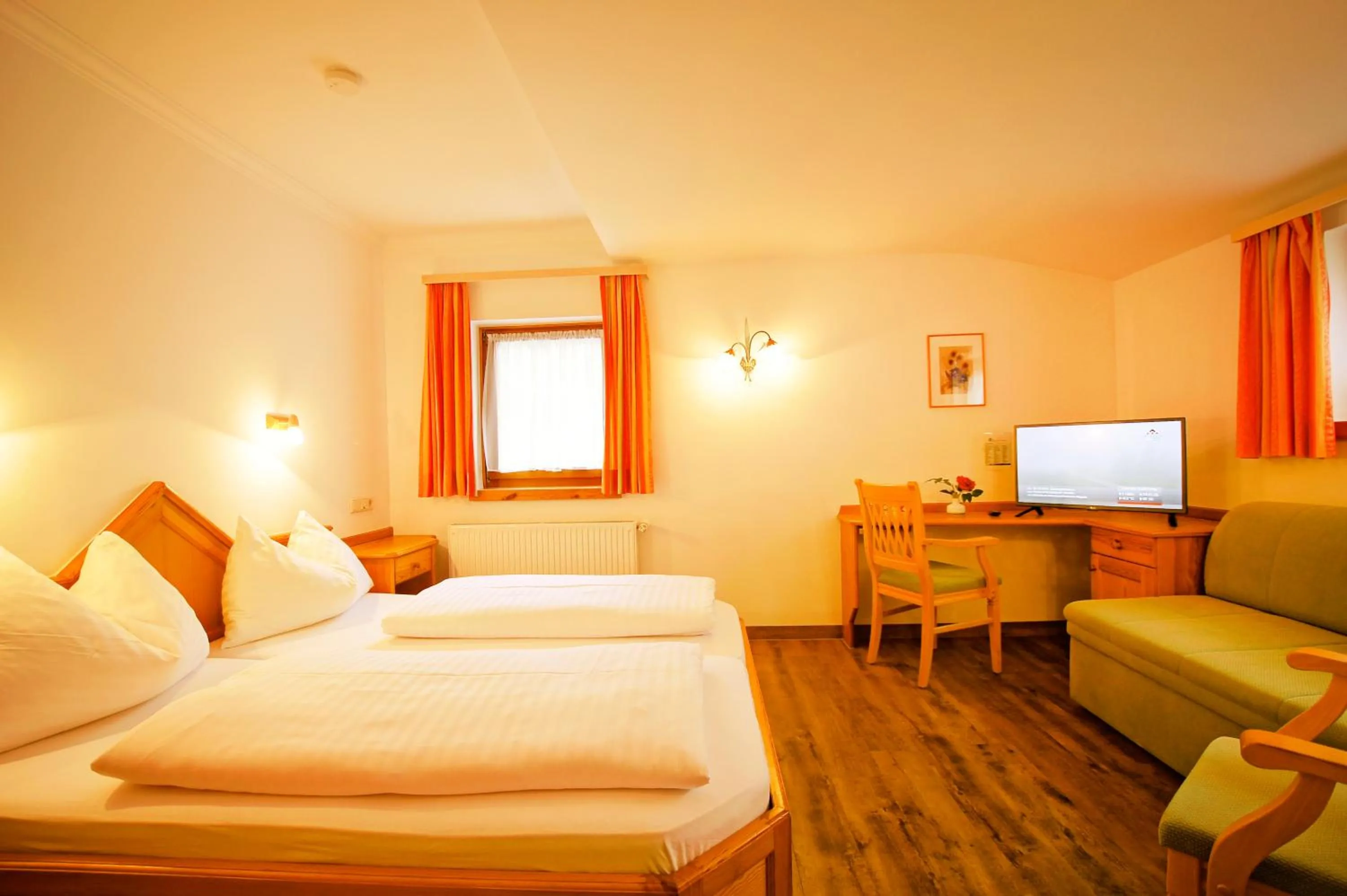 Photo of the whole room, Bed in Haus Hubertus